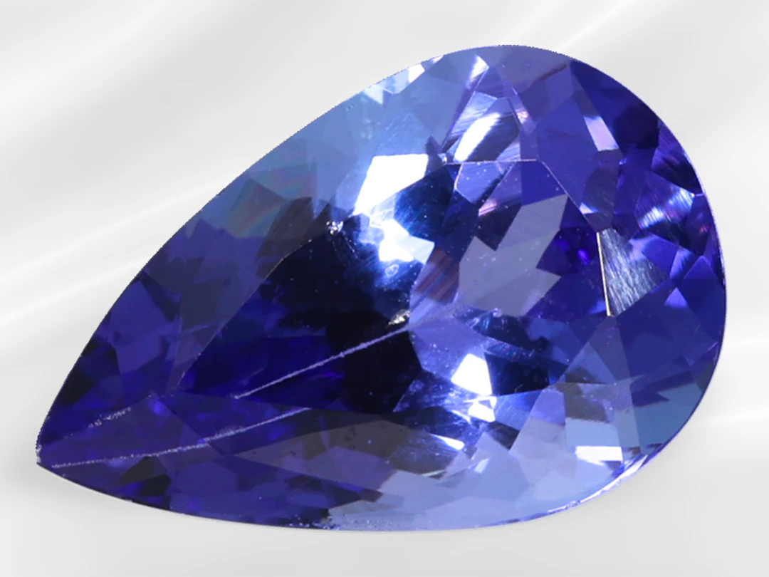 Tanzanite in a teardrop cut, 2.45 ct, fine AAA quality
