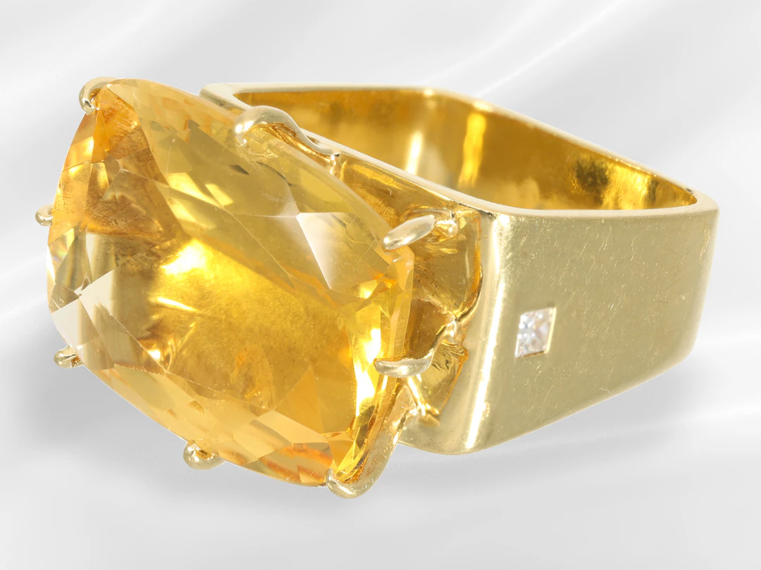 Ring: modern and very solidly crafted designer goldsmith's ring with