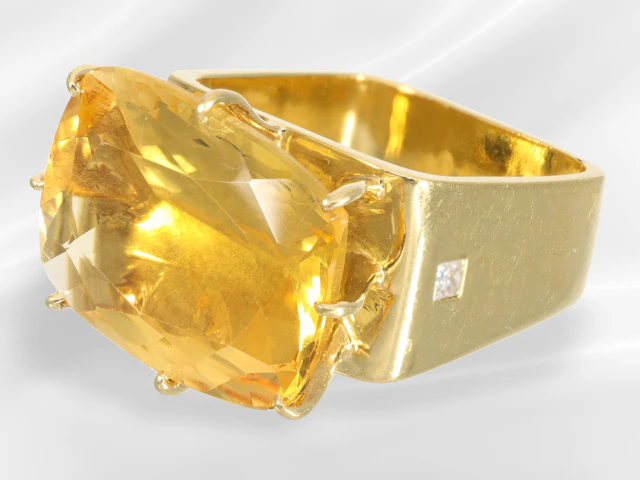 Ring: modern and very solidly crafted designer goldsmith's ring with