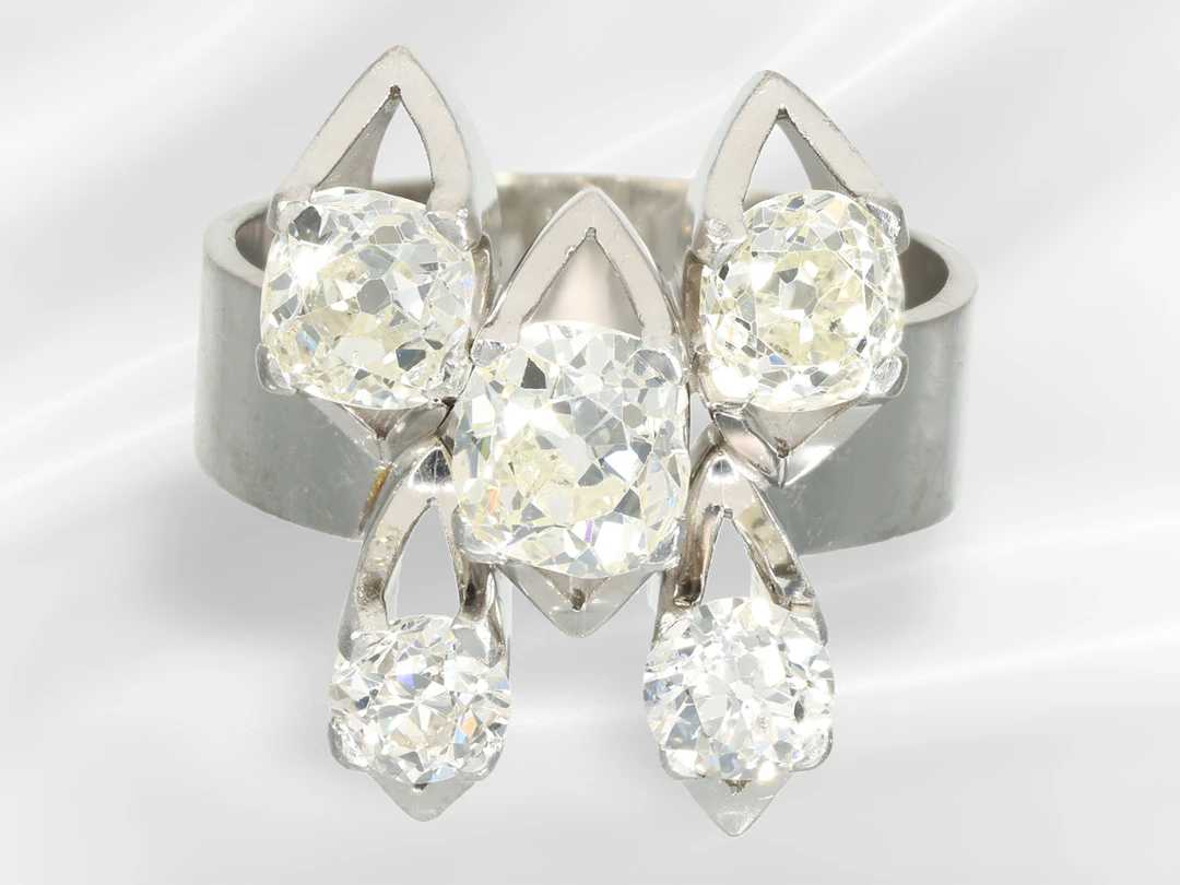 Ring: creative goldsmith's work featuring beautiful old-cut diamonds