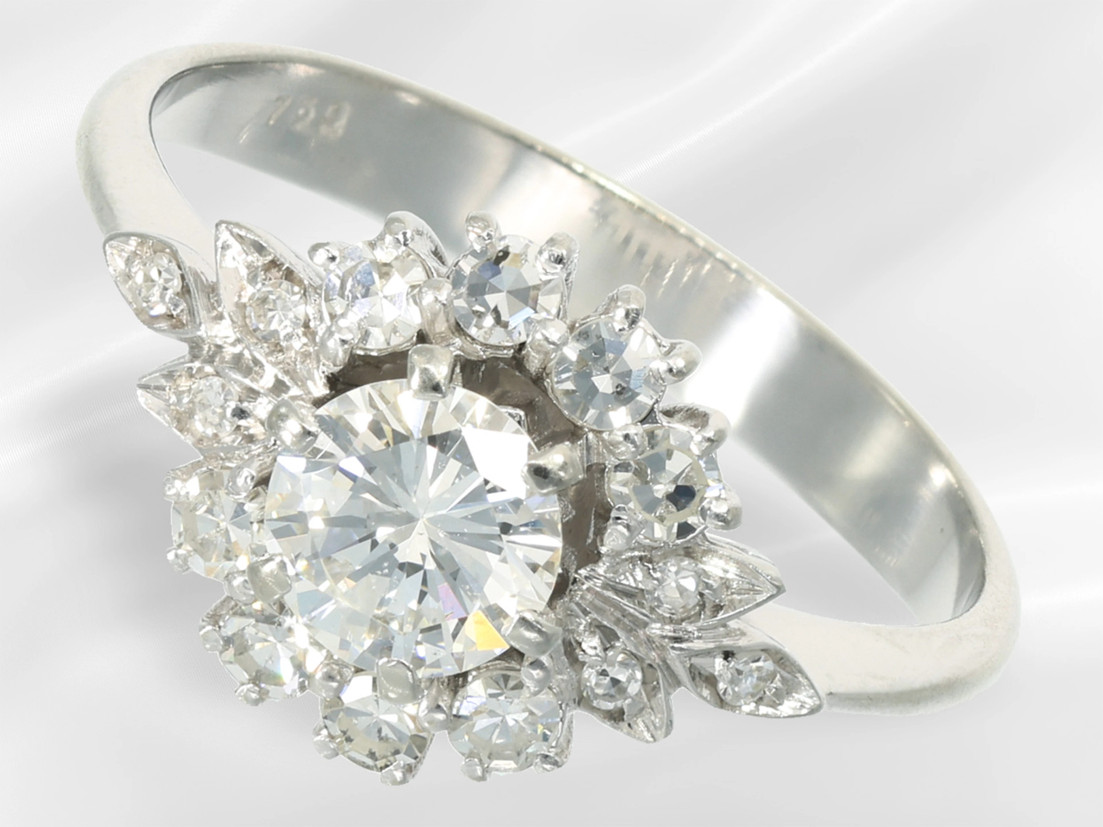 Ring: vintage diamond/brilliant-cut goldsmith's ring in 18K white