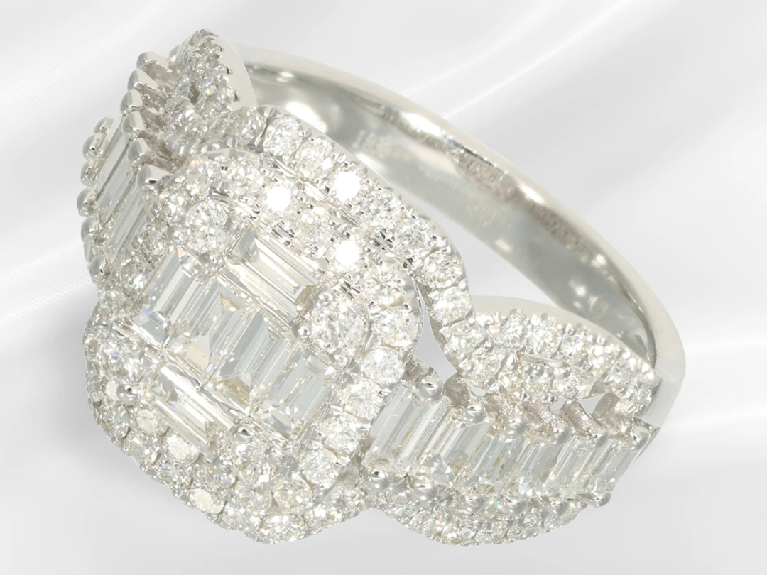Ring: 18K white gold diamond/brilliant-cut diamond-shaped gold ring, ca. 2 ct