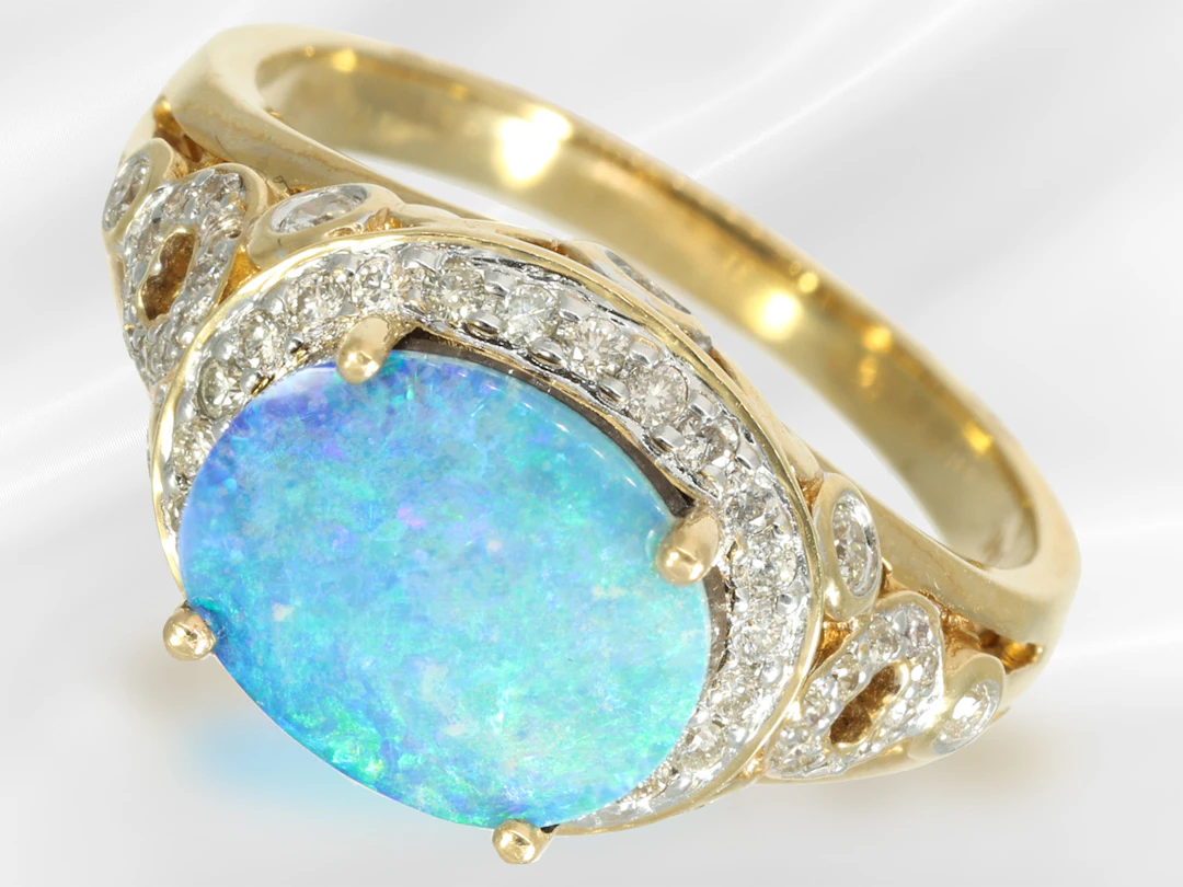 Ring: attractive opal and brilliant-cut diamond goldsmith's ring