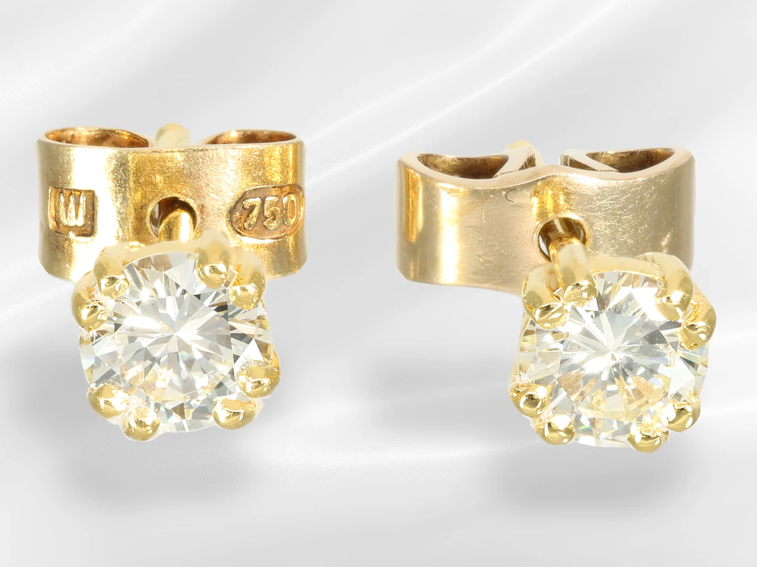 Earrings: Solitaire brilliant-cut diamond stud earrings, ca. 0.66 ct