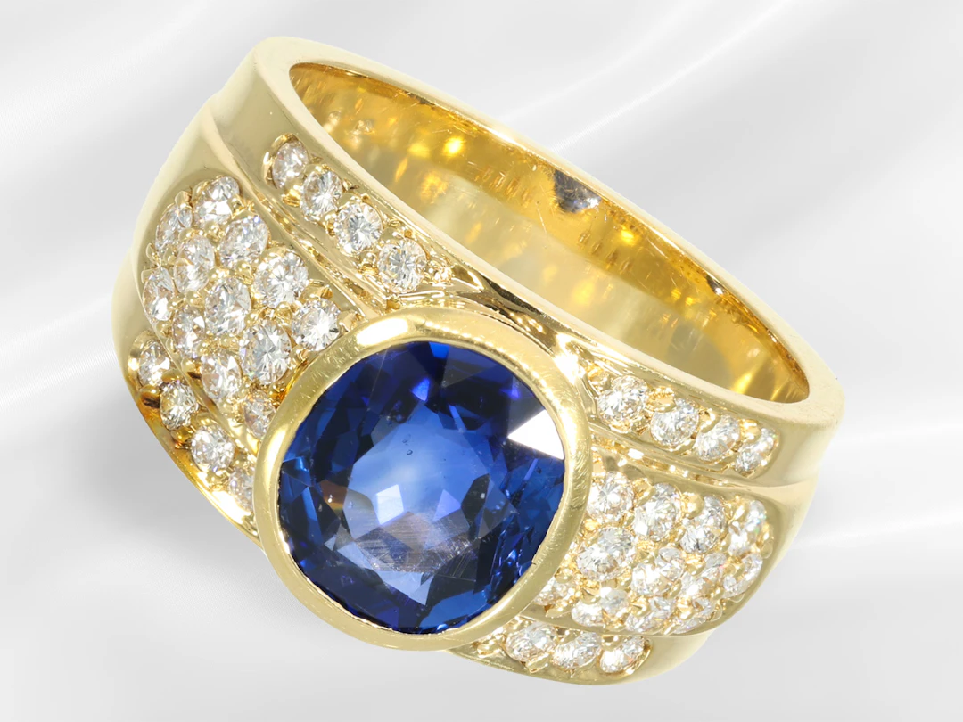 High-quality sapphire and brilliant-cut diamond goldsmith's ring