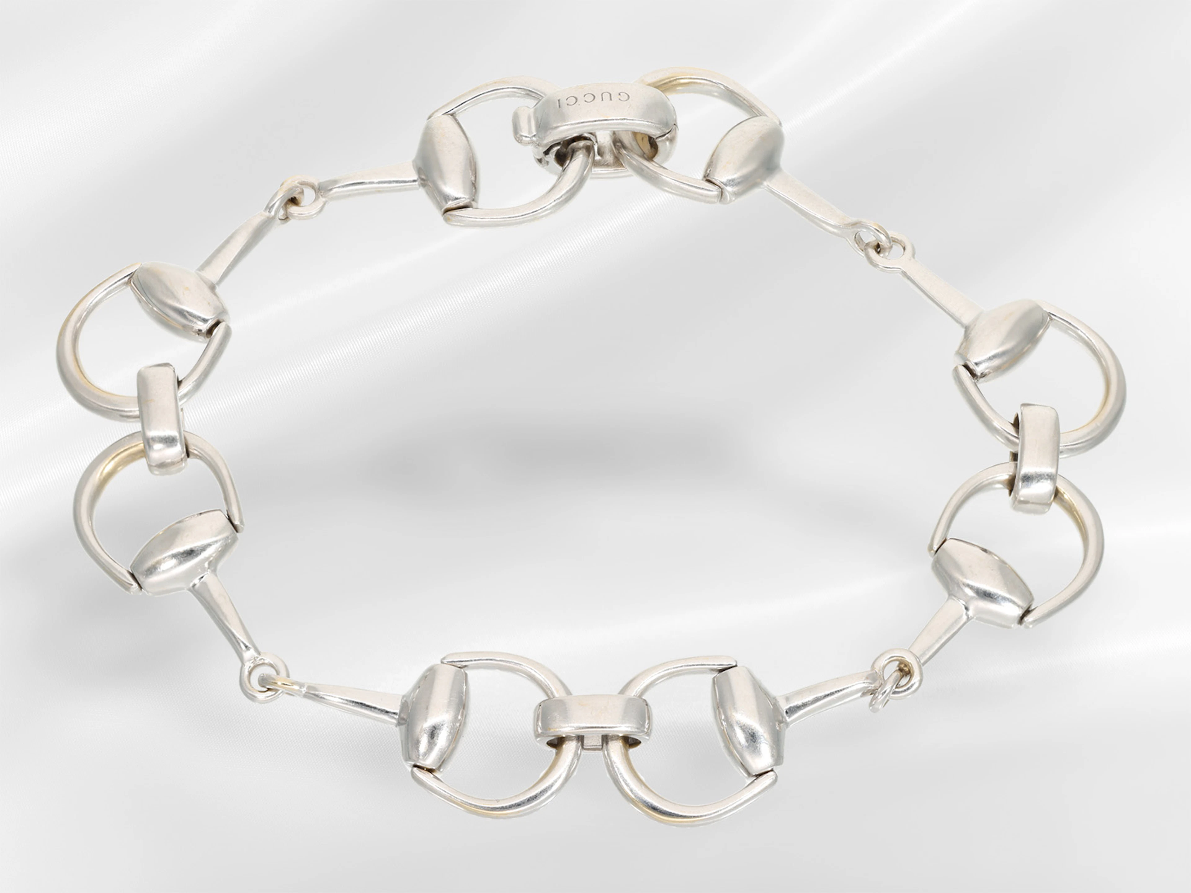 Exceptionally crafted designer gold jewellery bracelet from Gucci