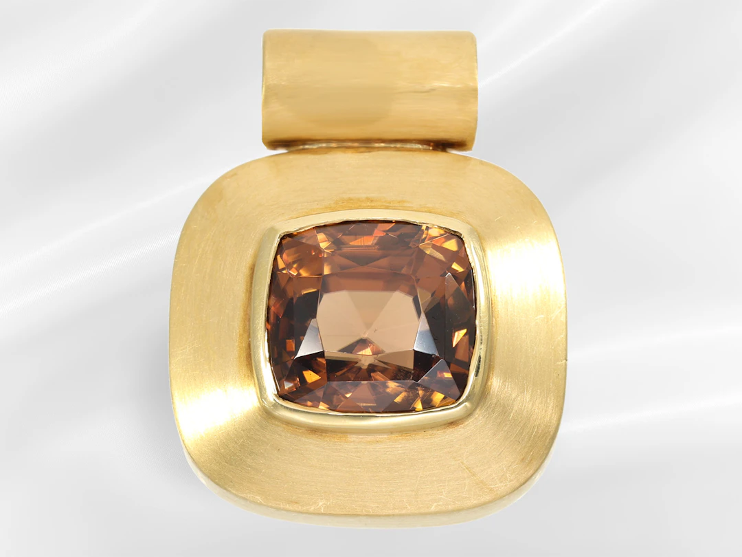 Pendant: high-quality goldsmith's work with citrine, 18K yellow gold