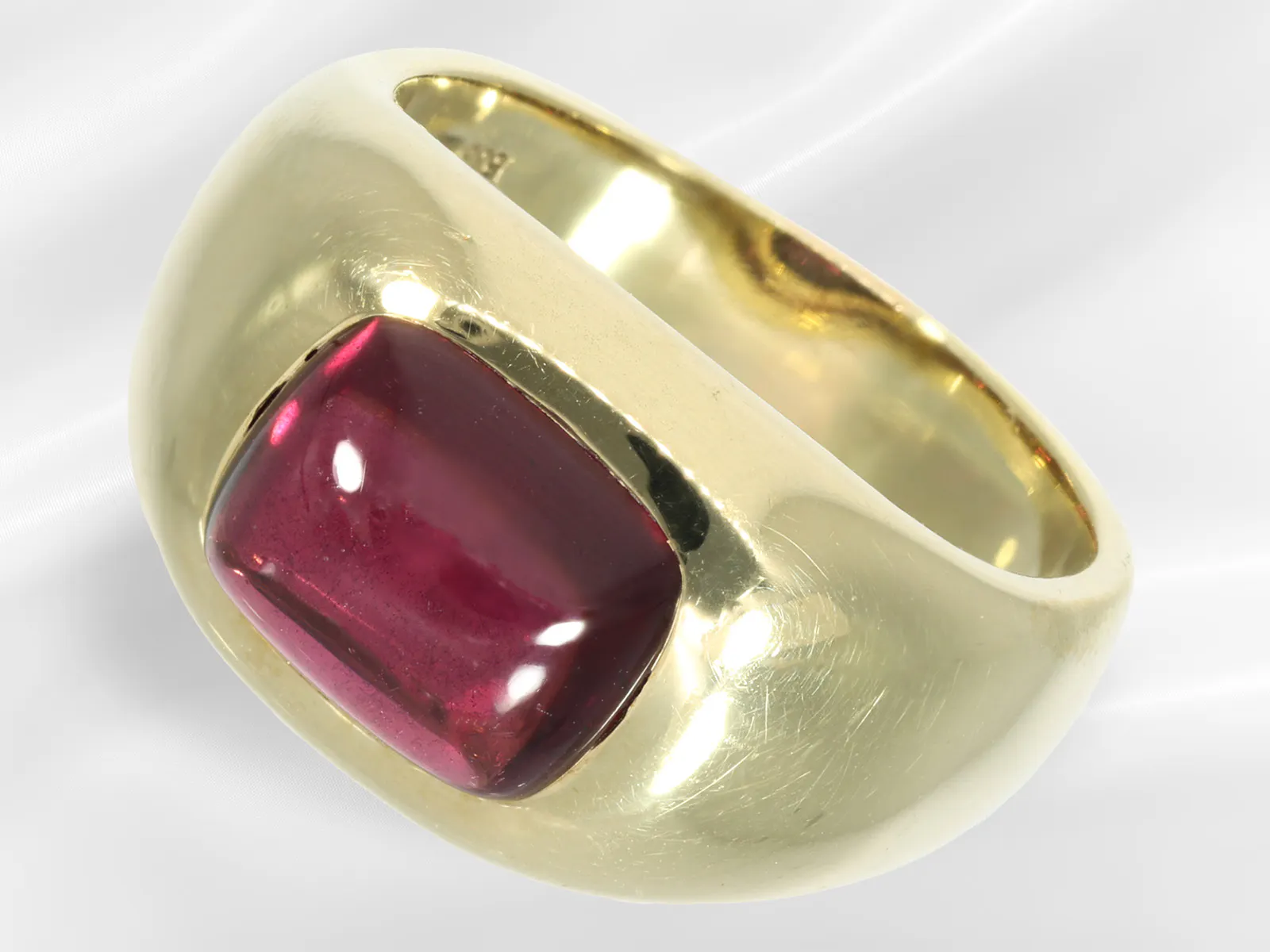 Ring: high-quality goldsmith's ring with red tourmaline