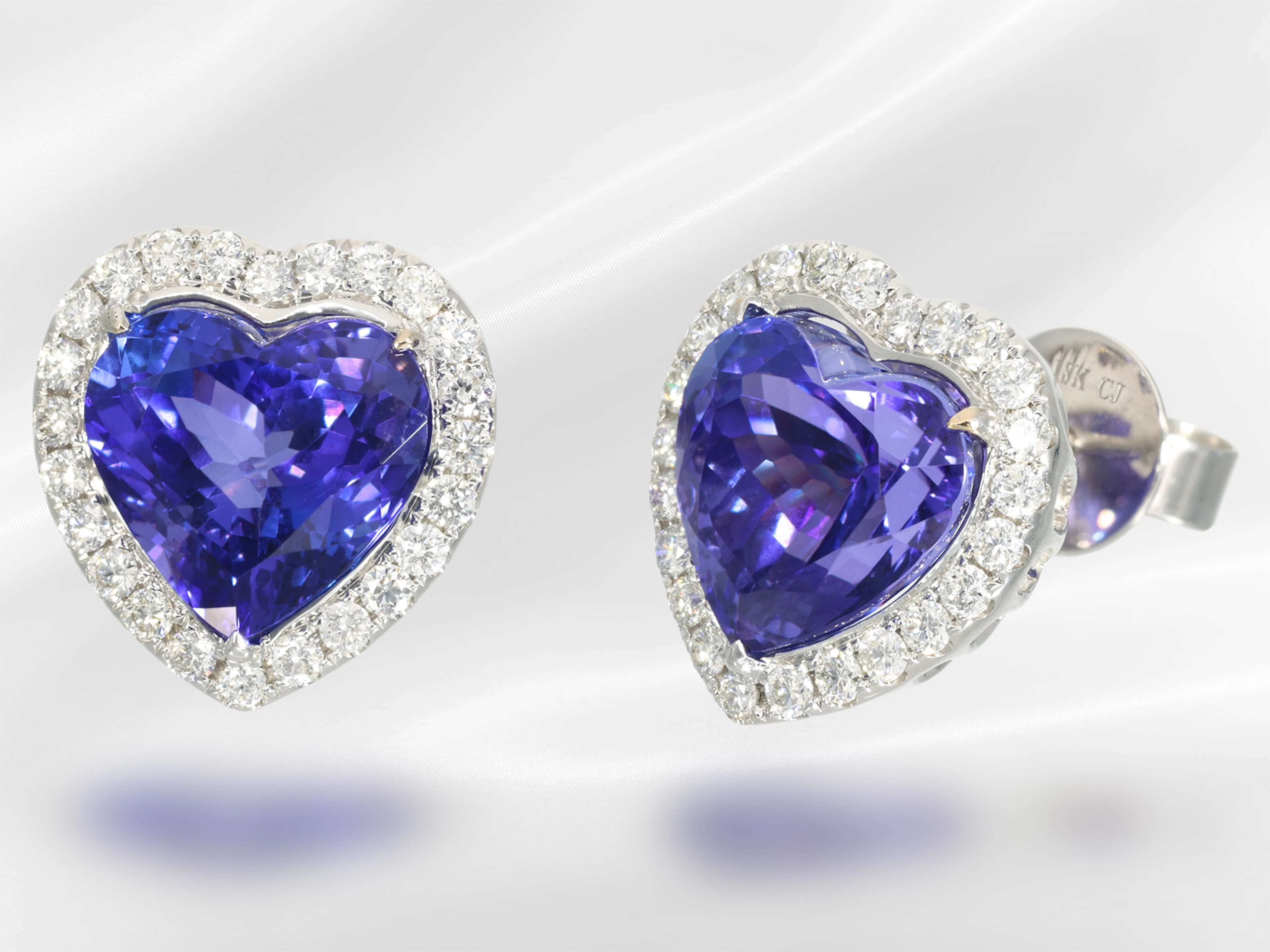 Stud earrings: extremely luxurious tanzanite earrings, AAA tanzanites