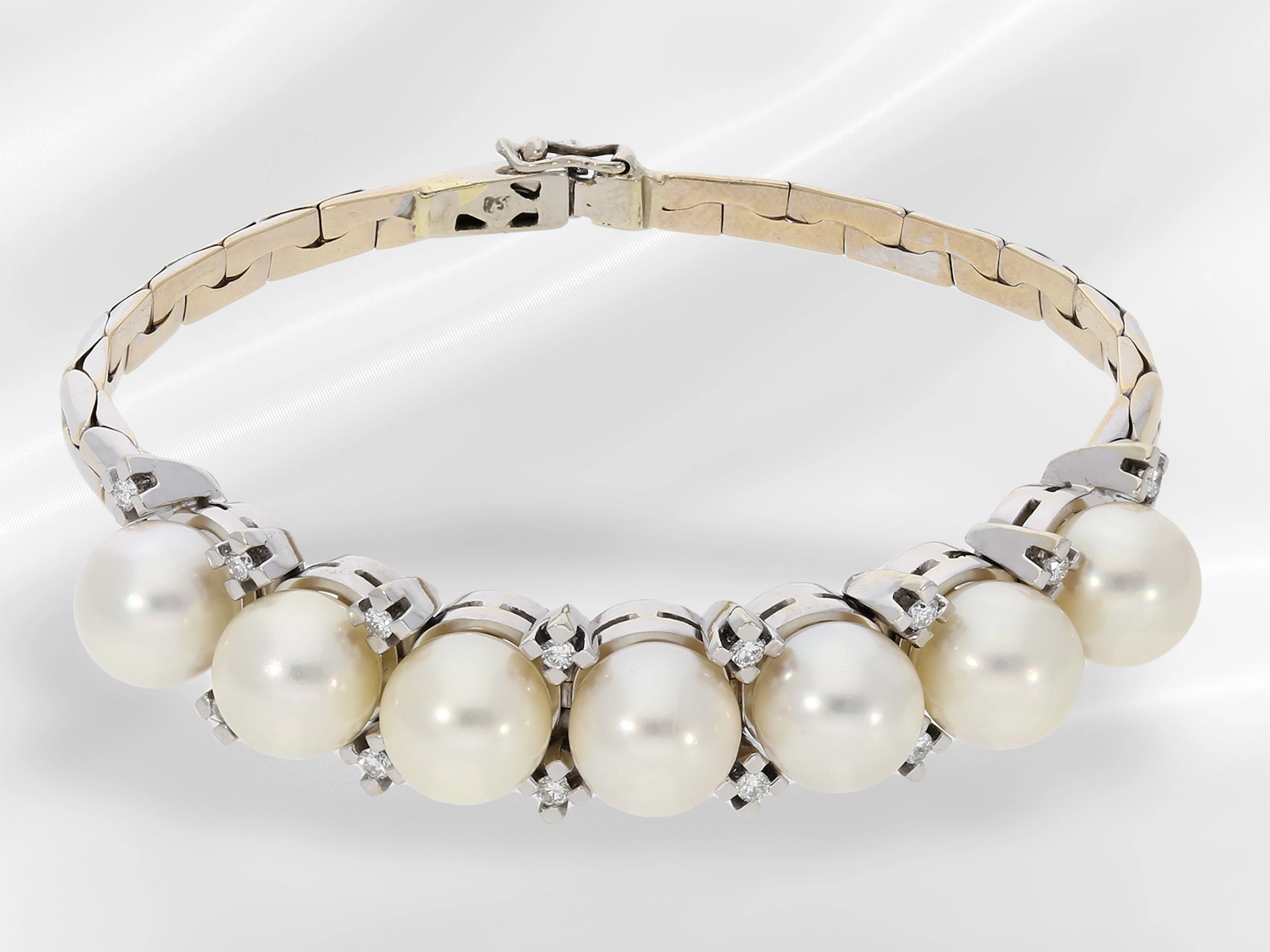 Bracelet: high-quality vintage goldsmith’s bracelet with fine cultured