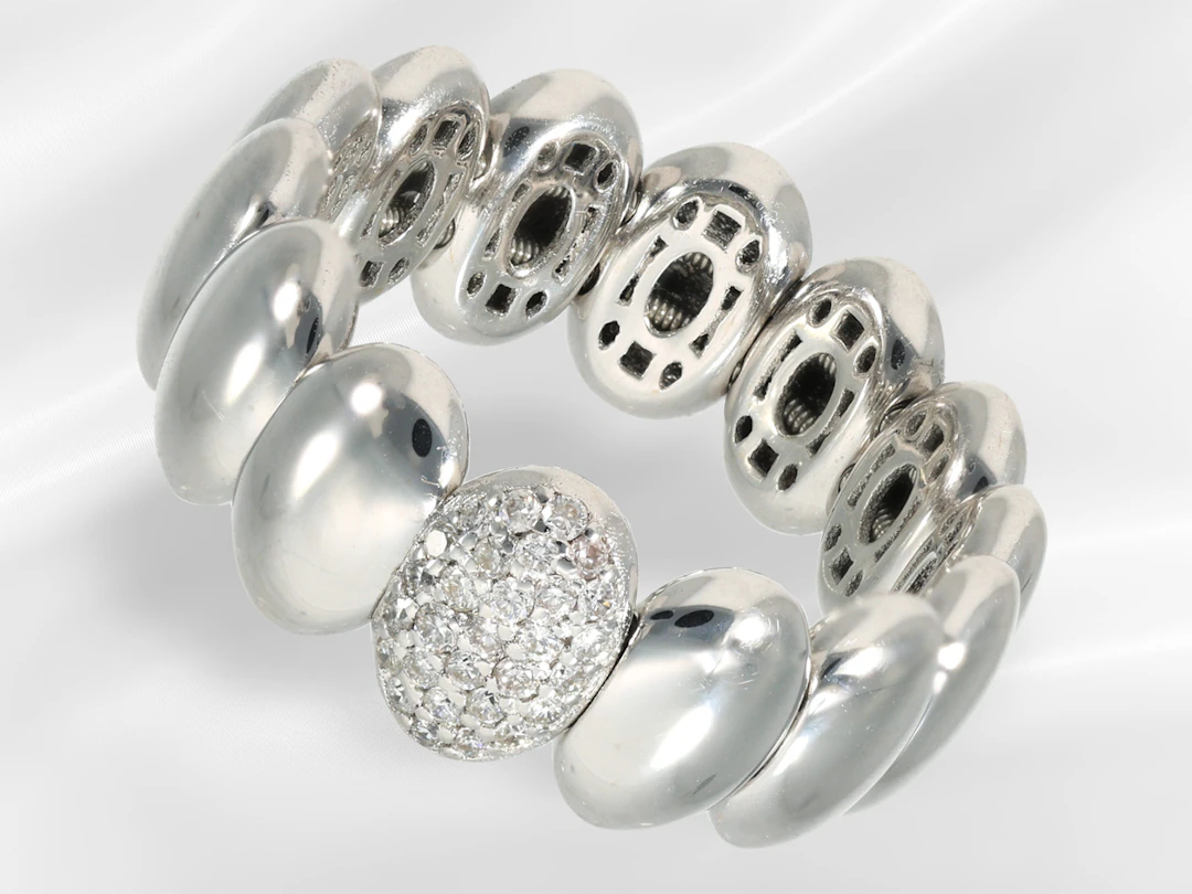 Ring: Italian, modern and slightly flexible designer goldsmith's ring