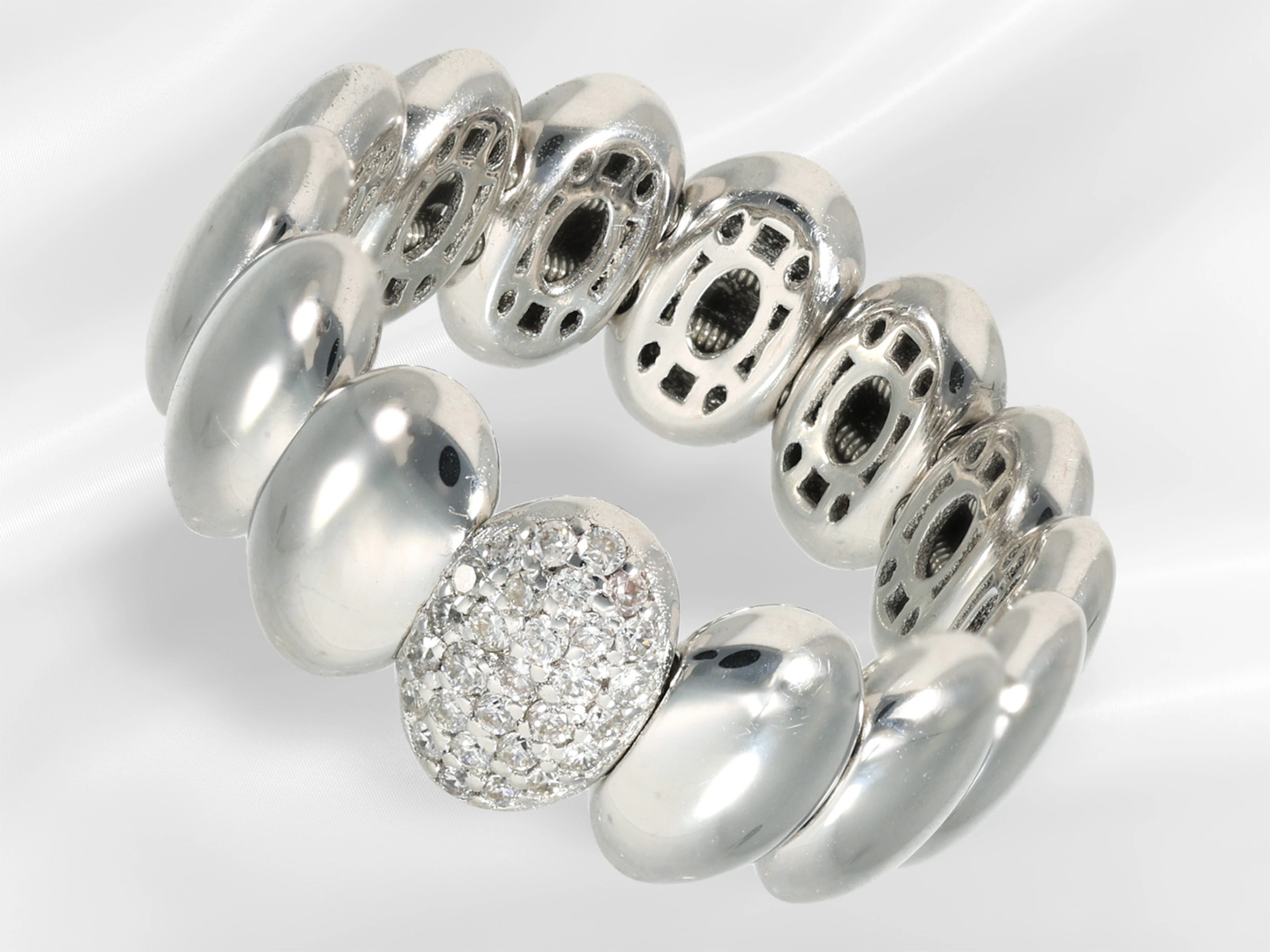 Ring: Italian, modern and slightly flexible designer goldsmith's ring