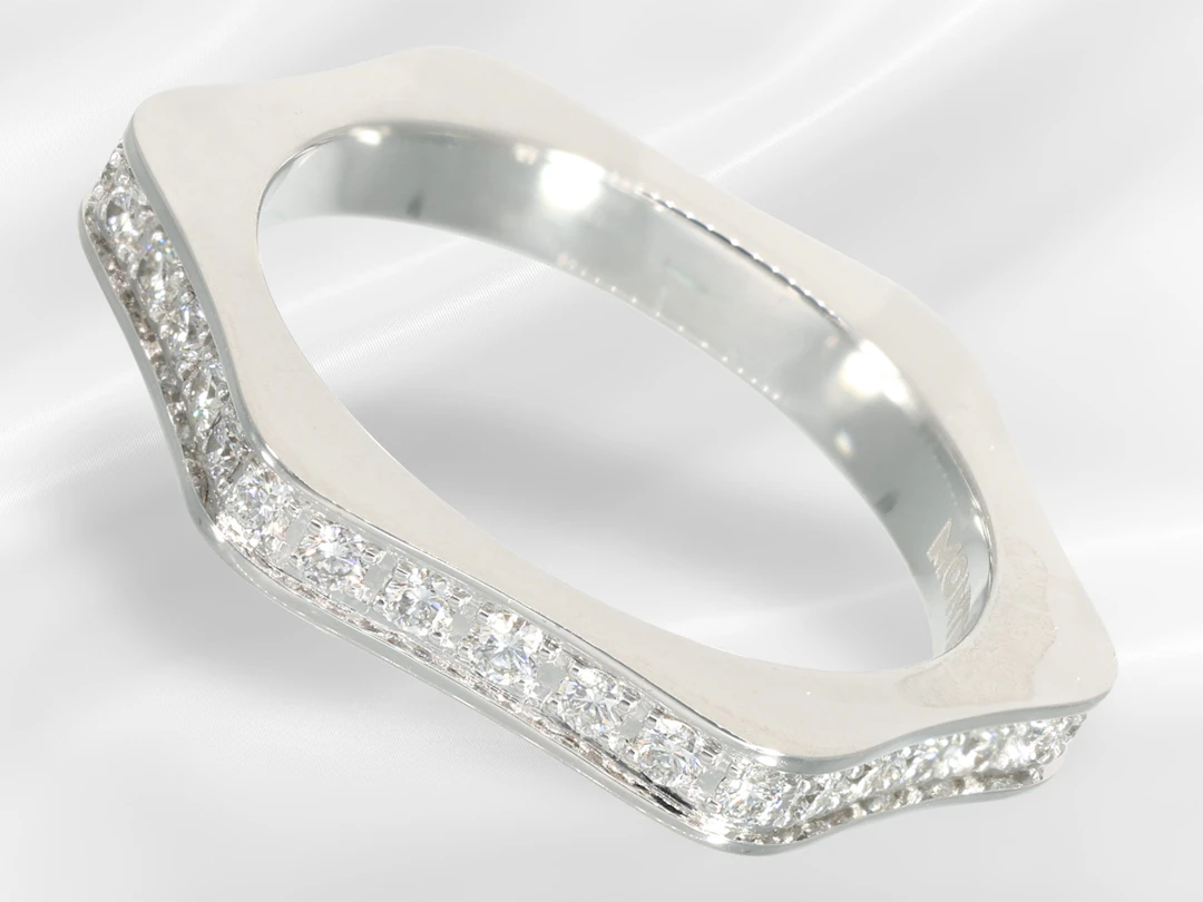 Ring: a substantial, high-quality designer brilliant-cut diamond/goldsmith's