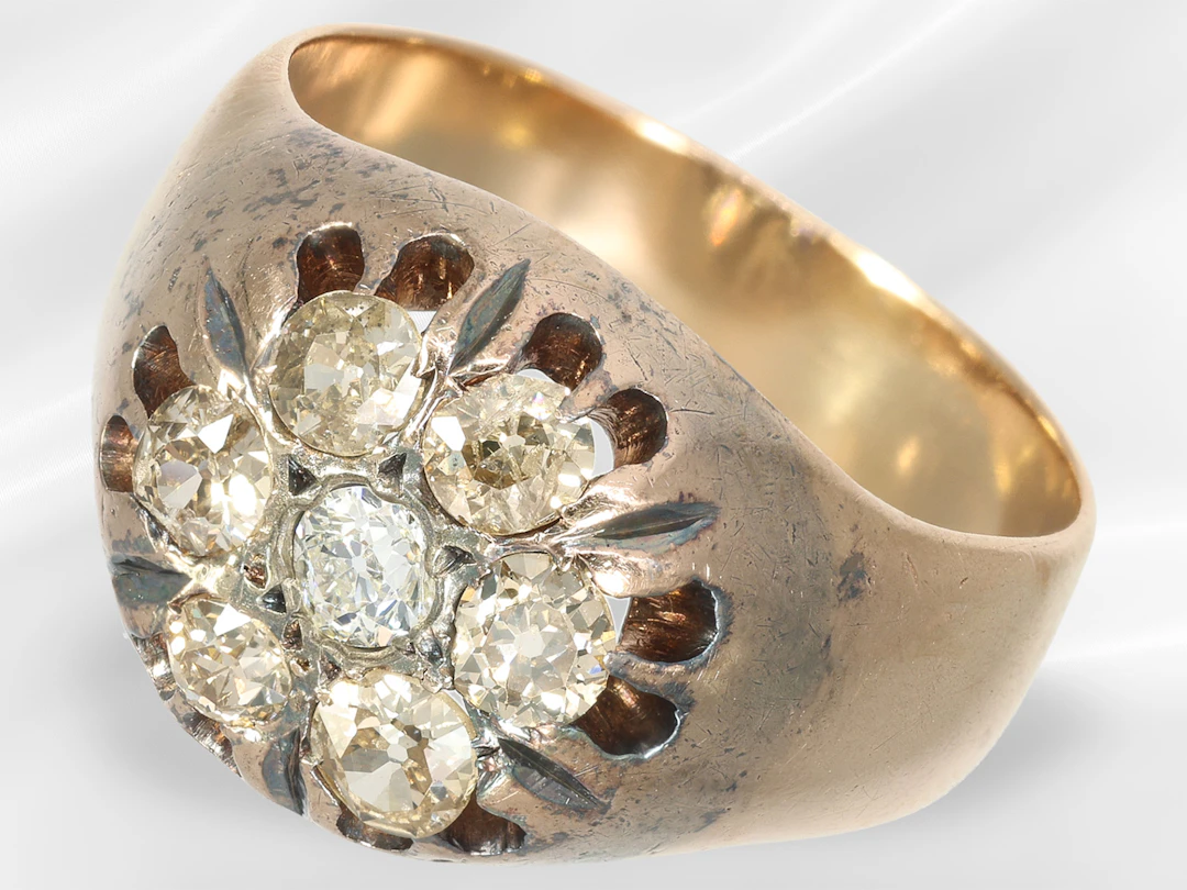Ring: antique goldsmith's ring with old-cut diamonds totalling ca. 1.3 ct