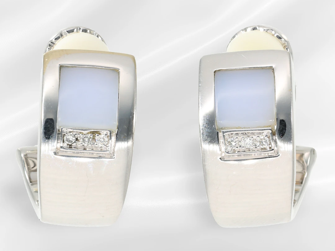 Earrings: luxurious, very attractive and as good as new brilliant-cut