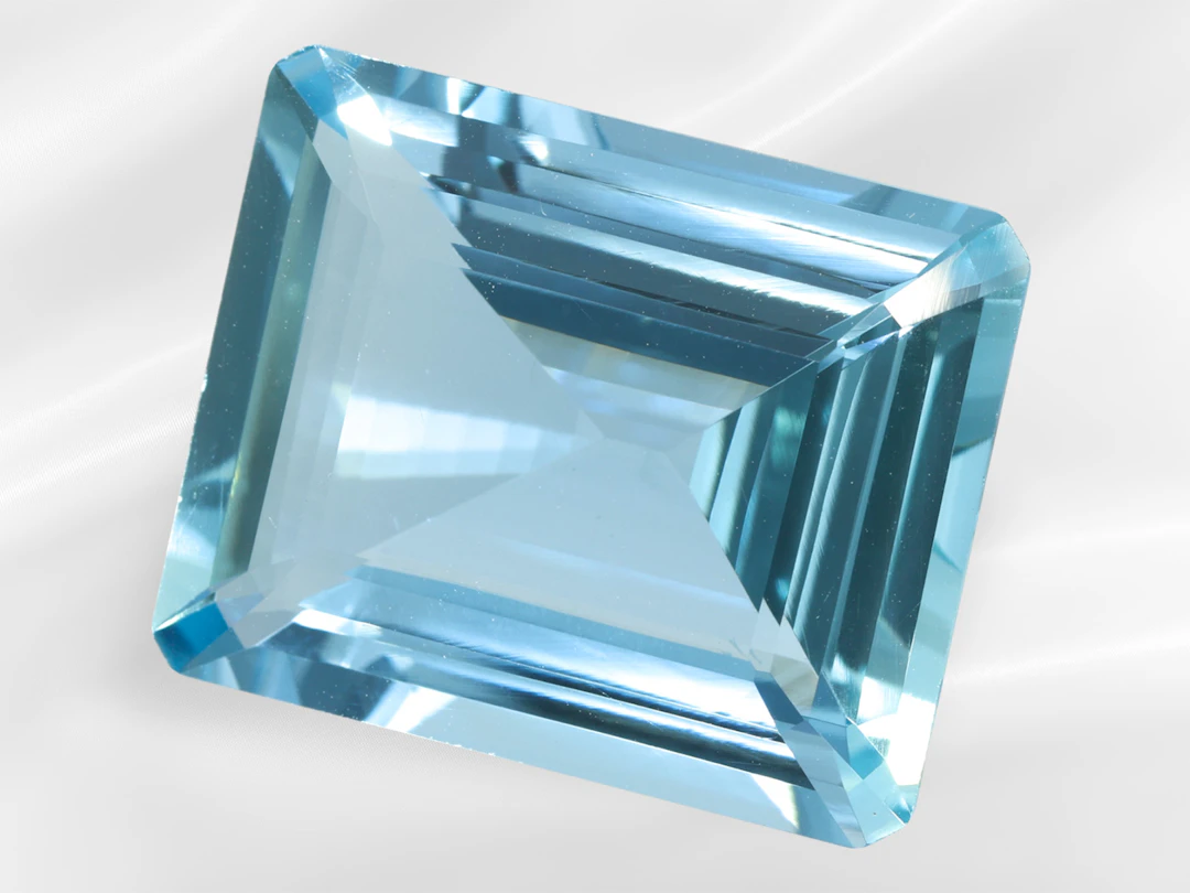 Valuable, exceptionally large aquamarine in a rare colour, 24.47 ct