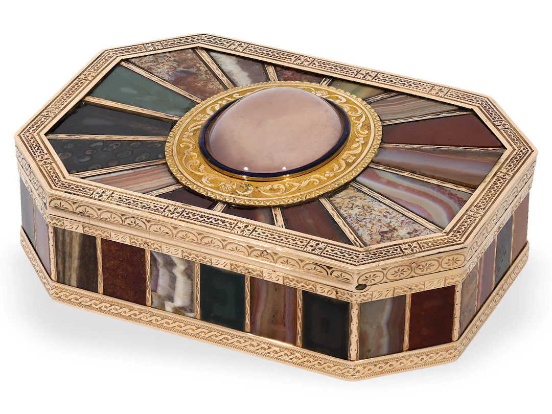 Museum-quality gold agate snuff box, a so-called ‘stone cabinet’