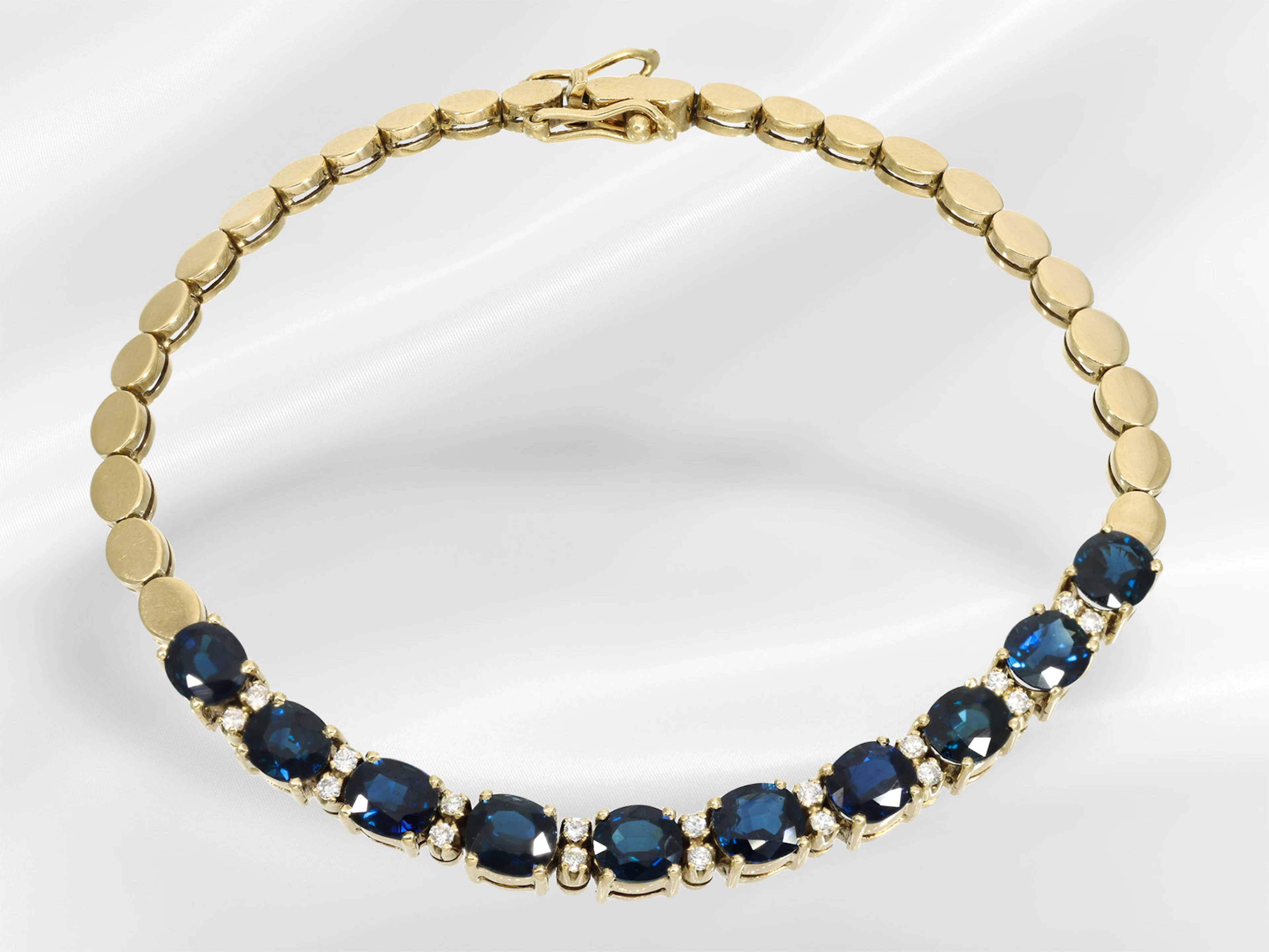 Bracelet: vintage goldsmith’s bracelet set with sapphires and brilliant-cut