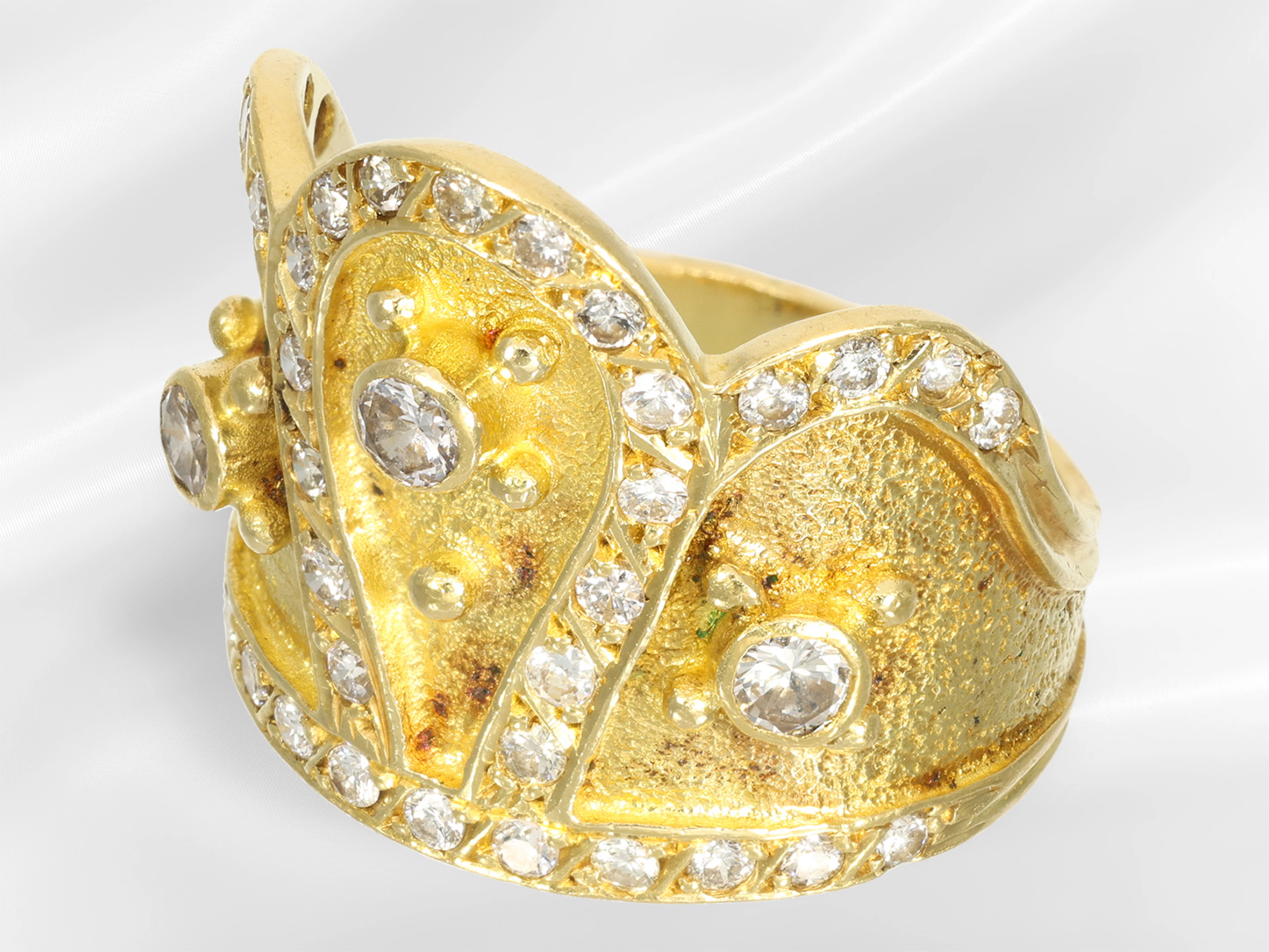 Ring: an unusually crafted brilliant-cut diamond goldsmith's ring