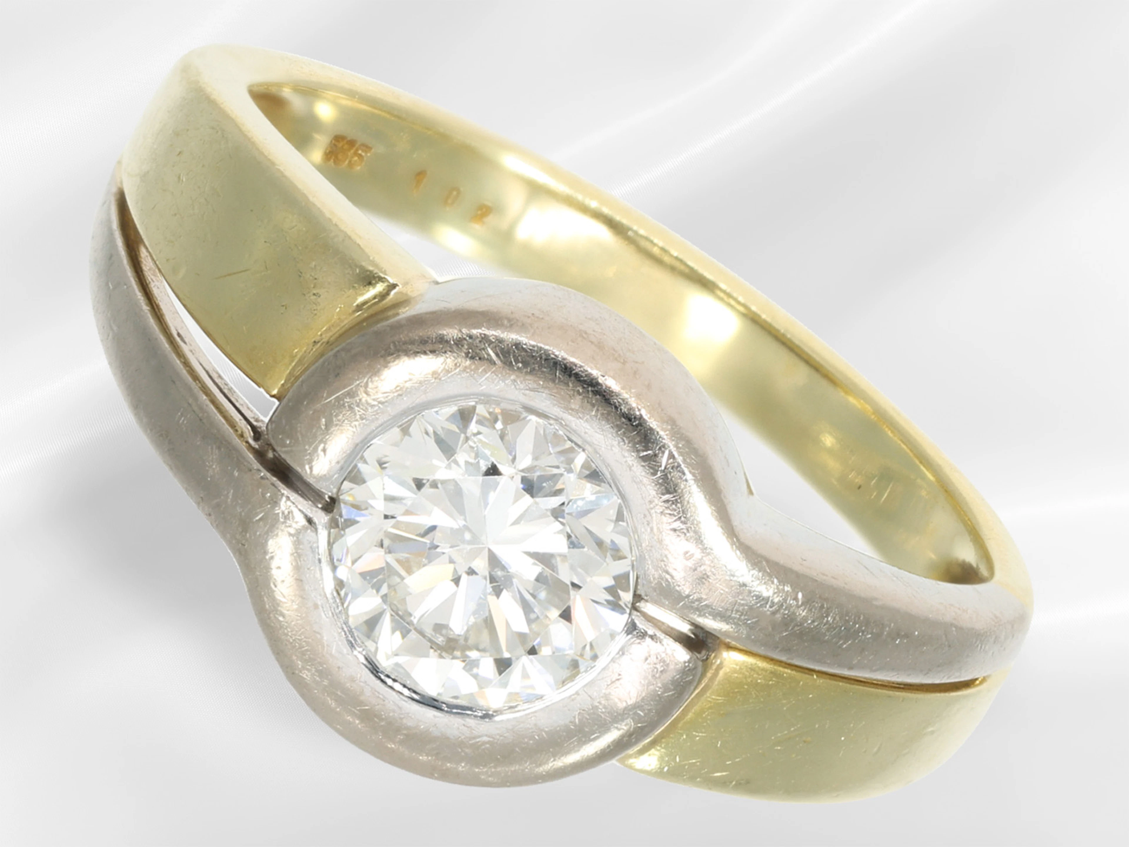 Ring: delicate brilliant-cut diamond solitaire ring, ca. 1.02 ct