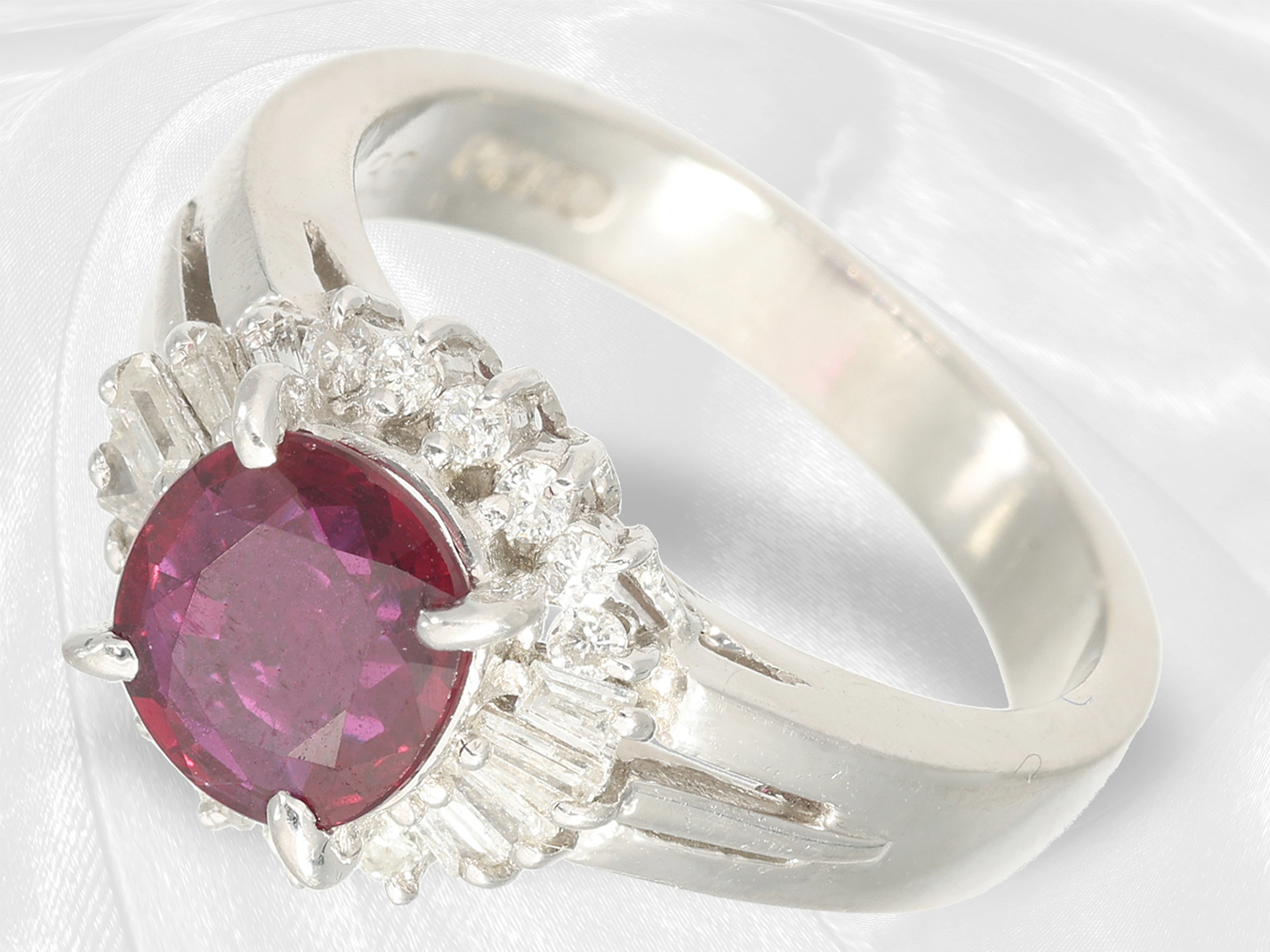 Ring: solid, as good as new platinum ring with a natural ruby and diamonds