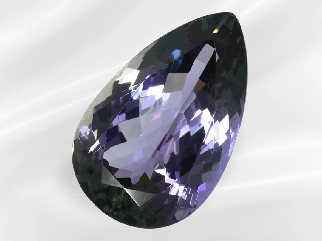 Extremely valuable ‘NO HEAT’ tanzanite weighing 13.69 ct, colour: