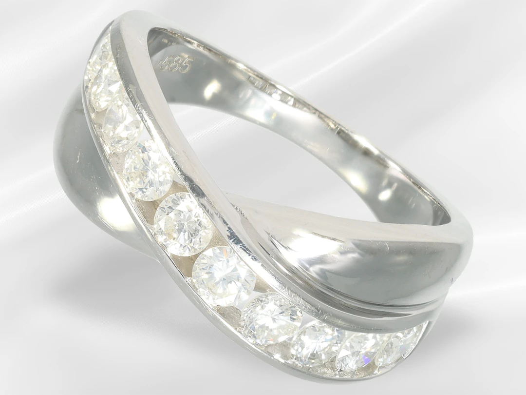 Ring: modern white gold brilliant-cut diamond goldsmith's ring in