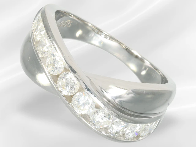 Ring: modern white gold brilliant-cut diamond goldsmith's ring in