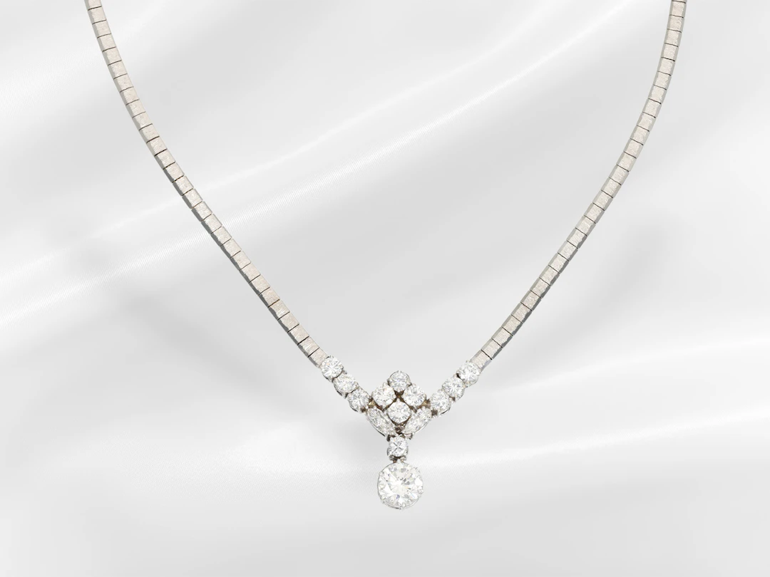 Necklace: delicate vintage white gold centre-piece necklace, ca. 2.1
