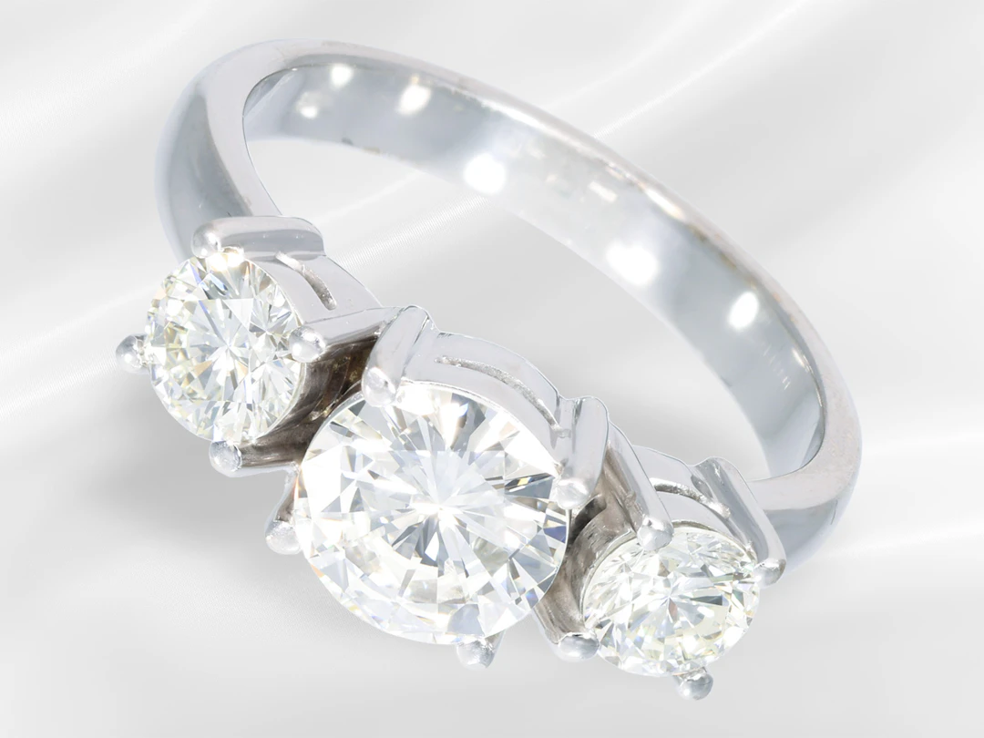 Ring: vintage brilliant-cut diamond goldsmith's ring, ca. 2.6 ct