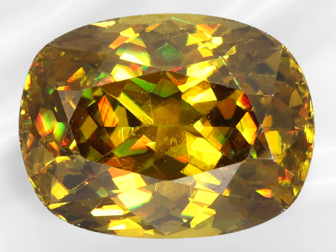Titanite: exceptional sphene of ca. 4.97 ct and fine clarity, greenish-yellow