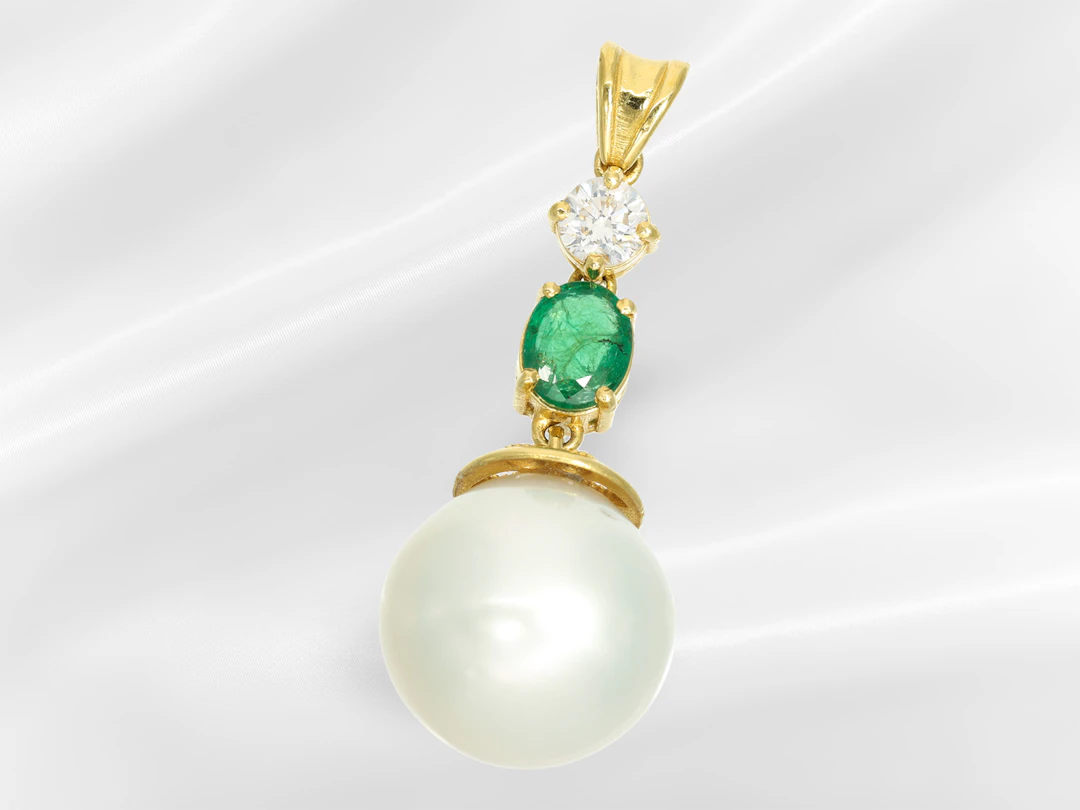 Pendant featuring an exceptionally large South Sea cultured pearl