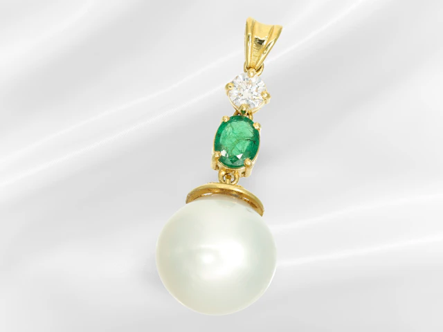 Pendant featuring an exceptionally large South Sea cultured pearl