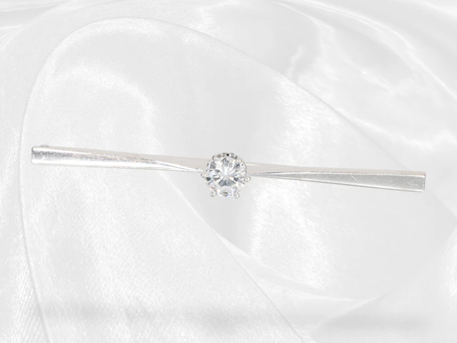 Brooch/pin: high-quality goldsmith's work featuring a beautiful solitaire