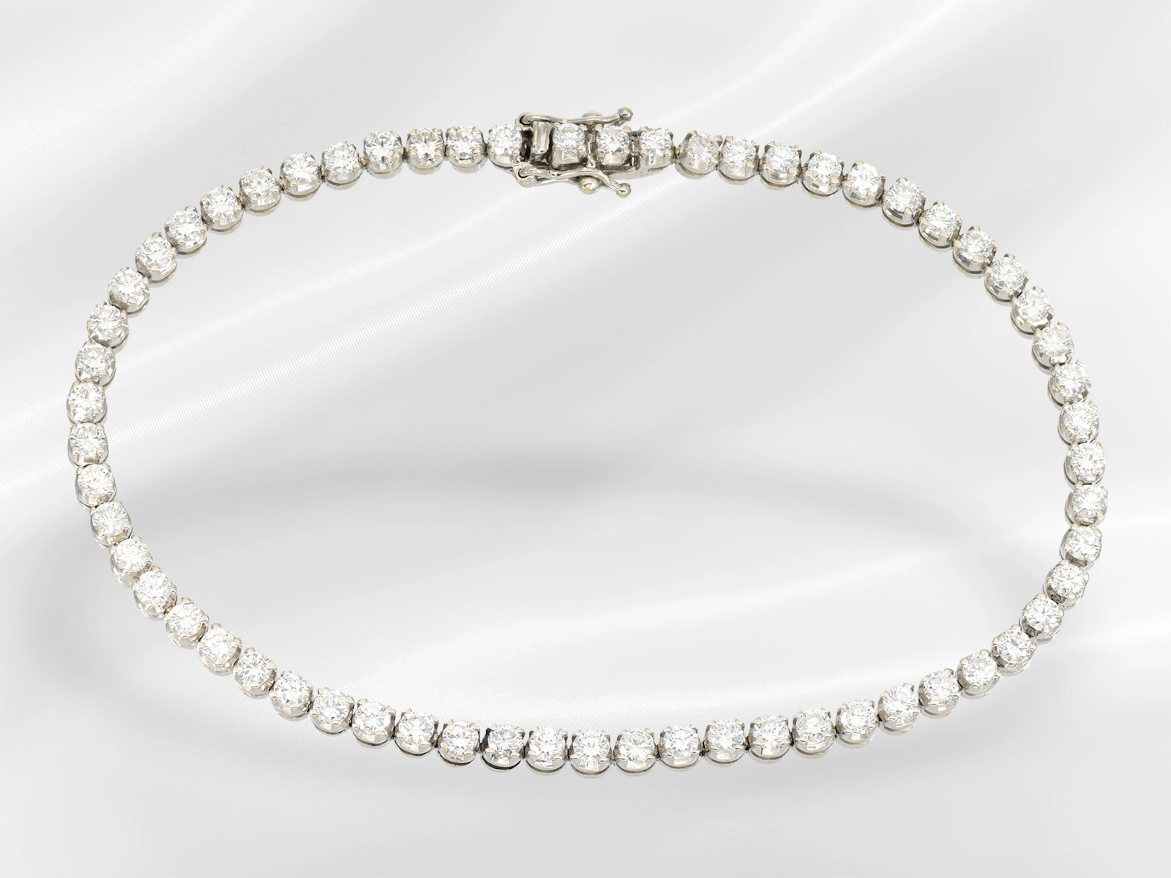 Bracelet: high-quality, handcrafted brilliant-cut diamond/tennis bracelet