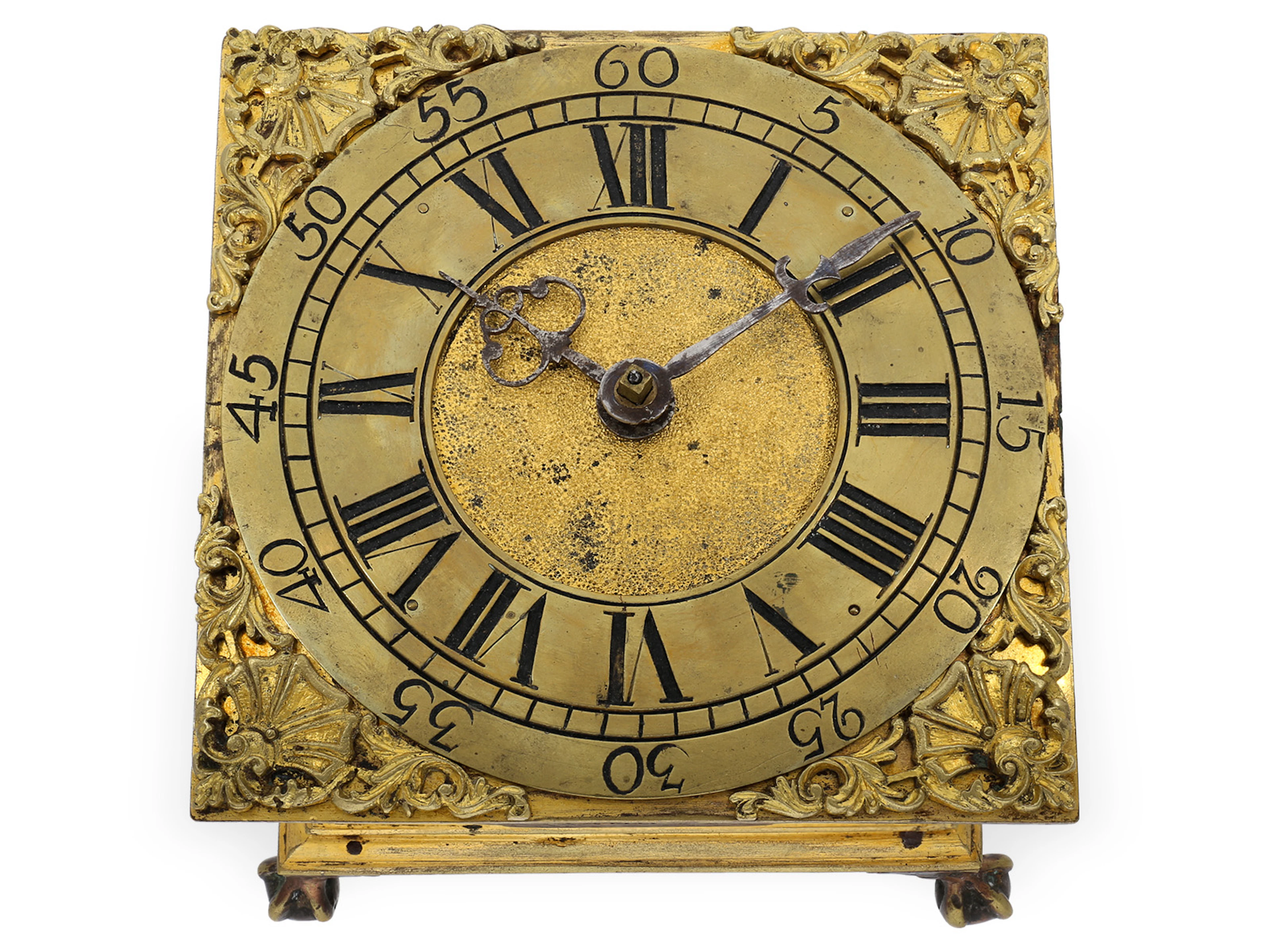 Table clock: early horizontal table clock with self-striking mechanism
