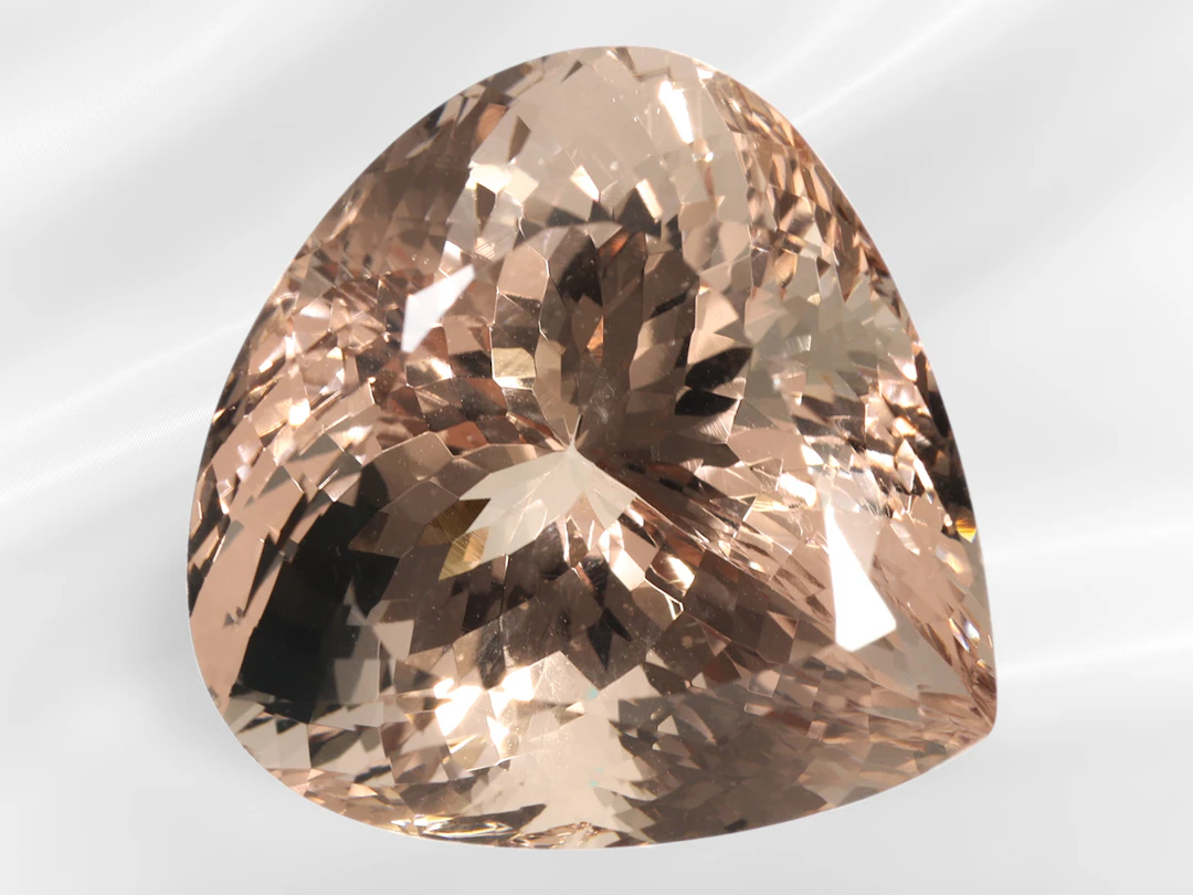 Morganite: rare, large natural pear-shaped morganite of 29.22 ct
