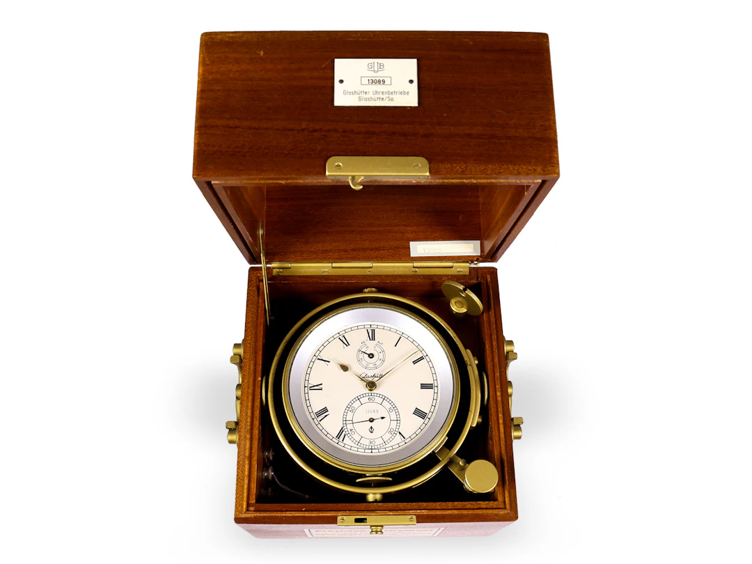 Marine chronometer: Glashütte GUB chronometer with papers, transport