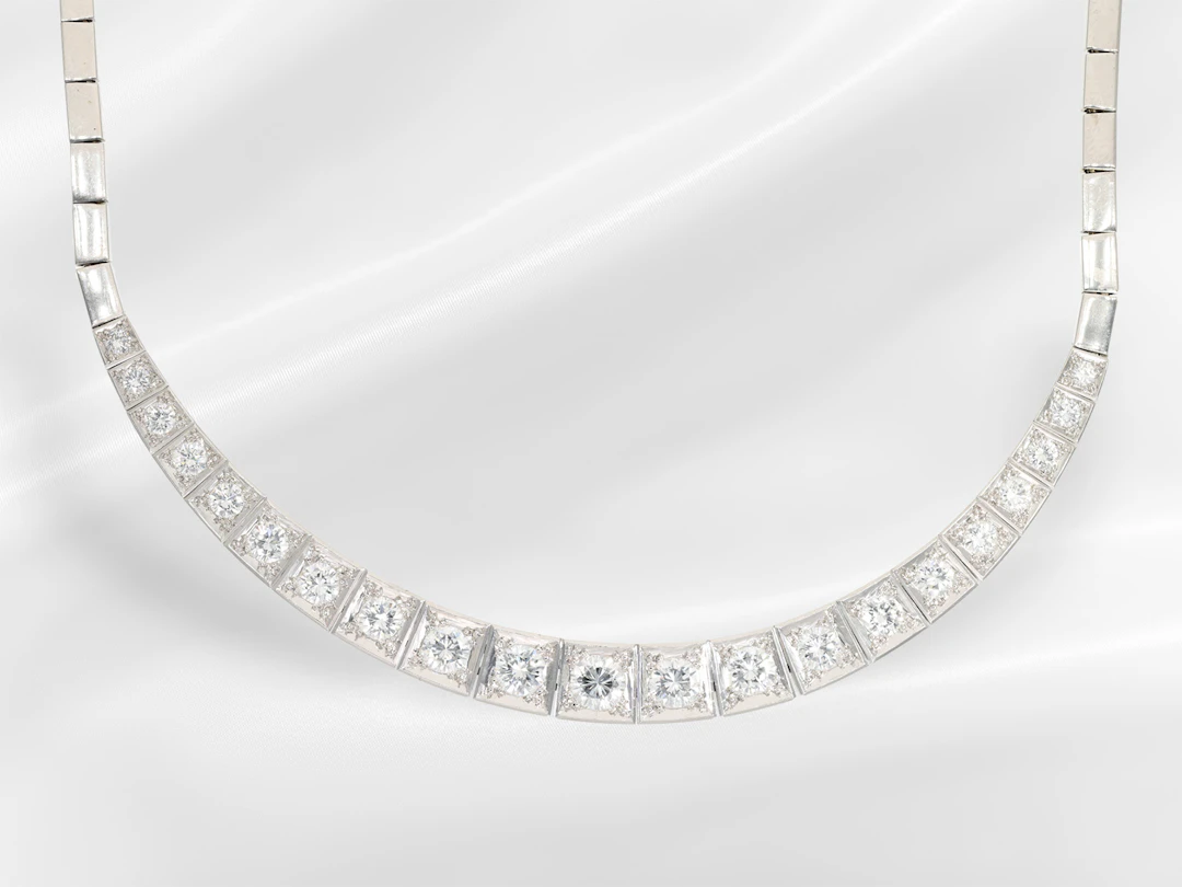 Necklace: high-quality vintage white gold necklace with a central