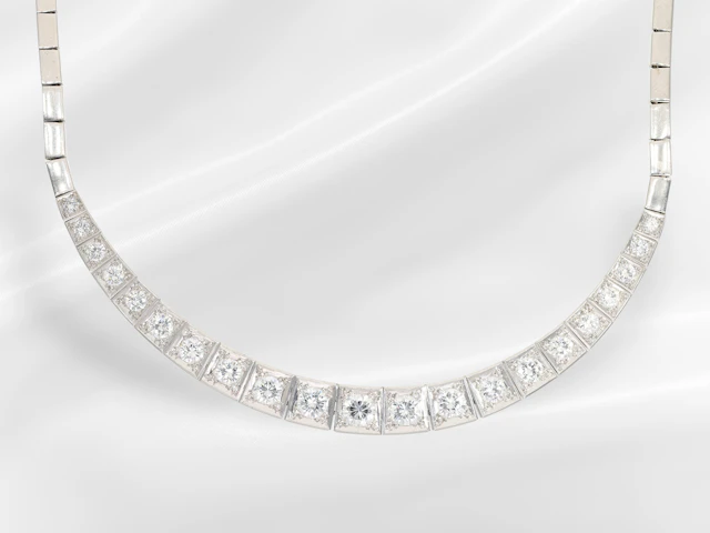Necklace: high-quality vintage white gold necklace with a central