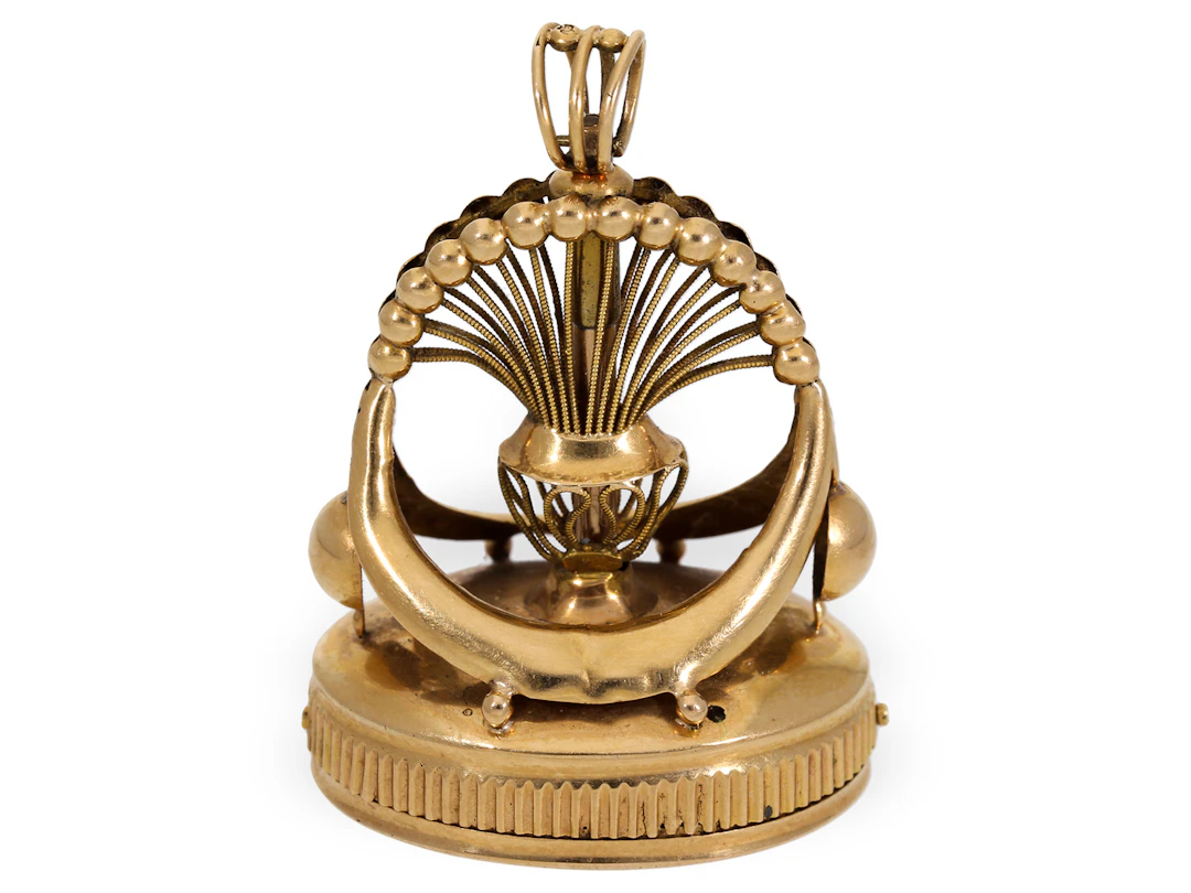 Watch chain seal pendant with musical movement, known as a ‘musical