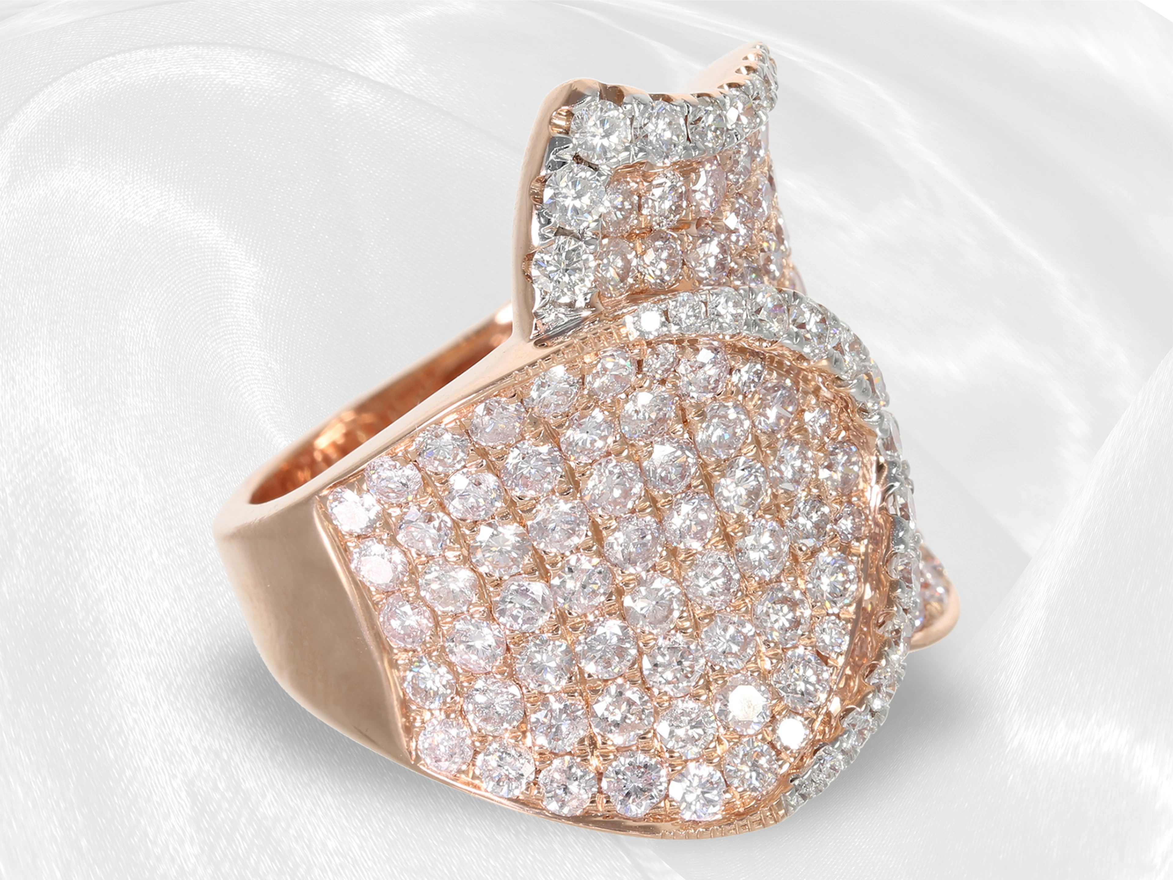 Ring: magnificent designer rose gold ring with brilliant-cut diamonds