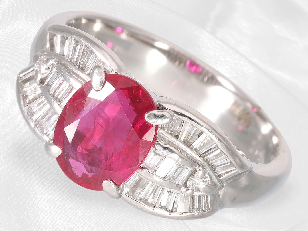 Ring: very fine, formerly expensive ruby ring, platinum, from a business
