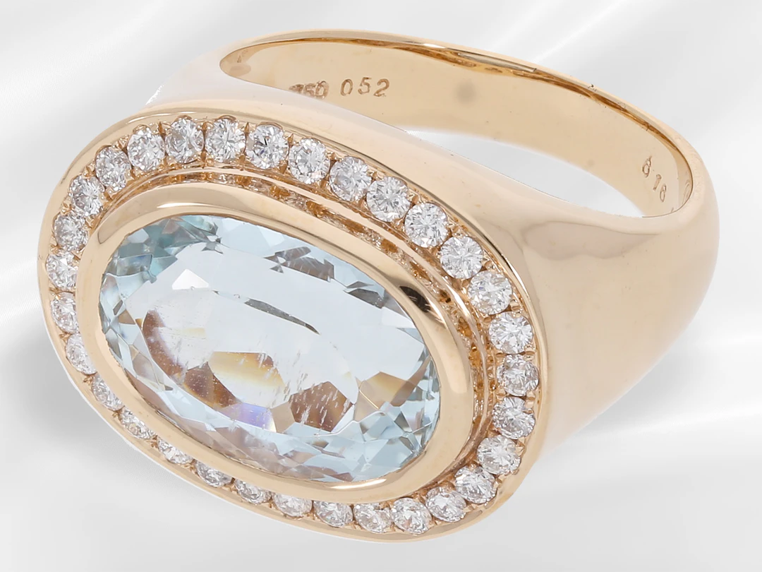 Ring: modern aquamarine and brilliant-cut diamond goldsmith's ring, ca. 6.68 ct