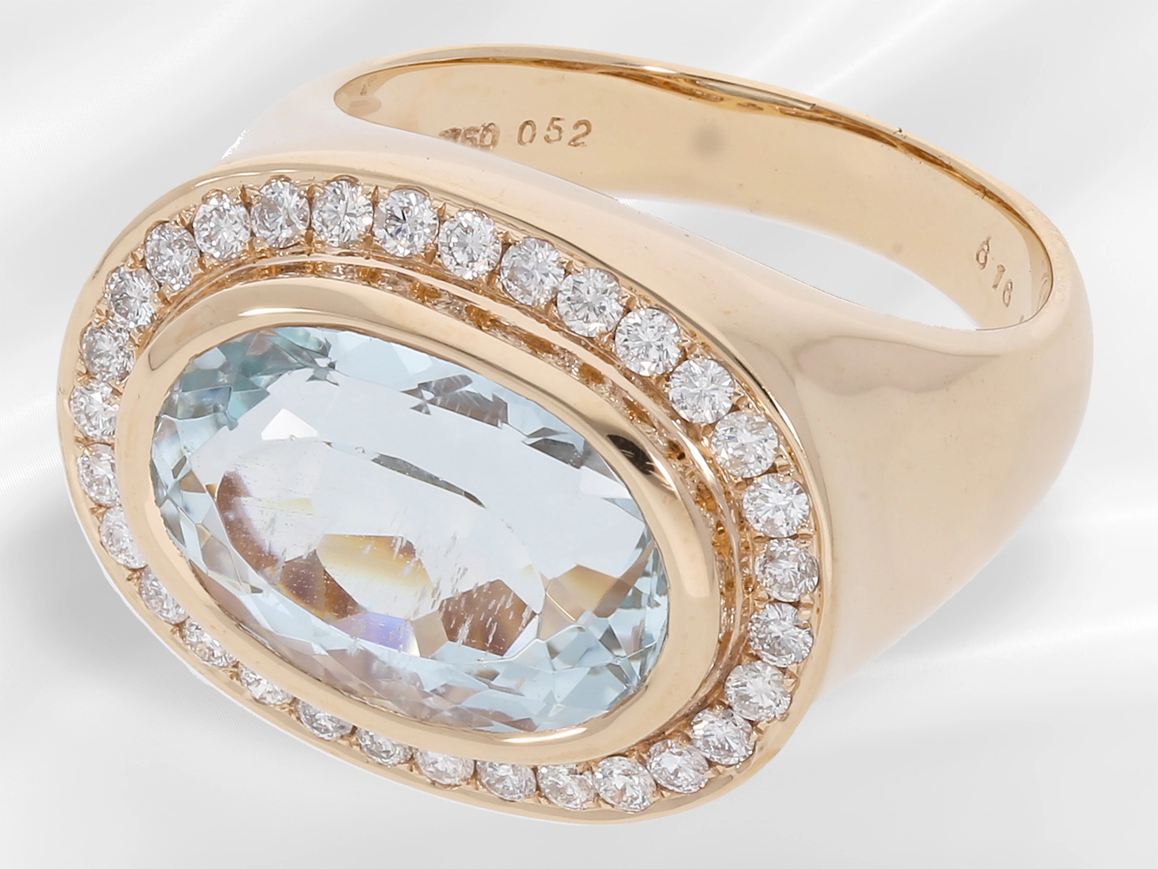 Ring: modern aquamarine and brilliant-cut diamond goldsmith's ring, ca. 6.68 ct
