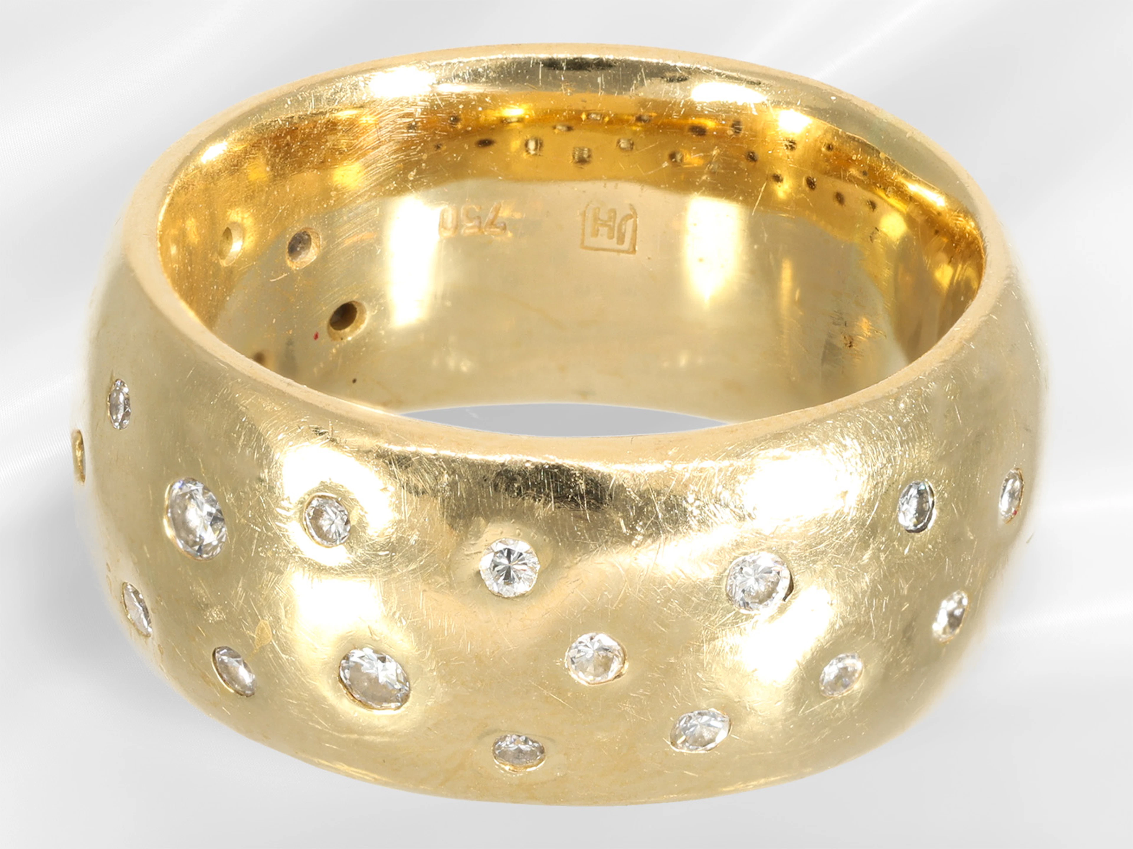 Ring: solid and heavy brilliant-cut diamond goldsmith's ring, 18K yellow gold