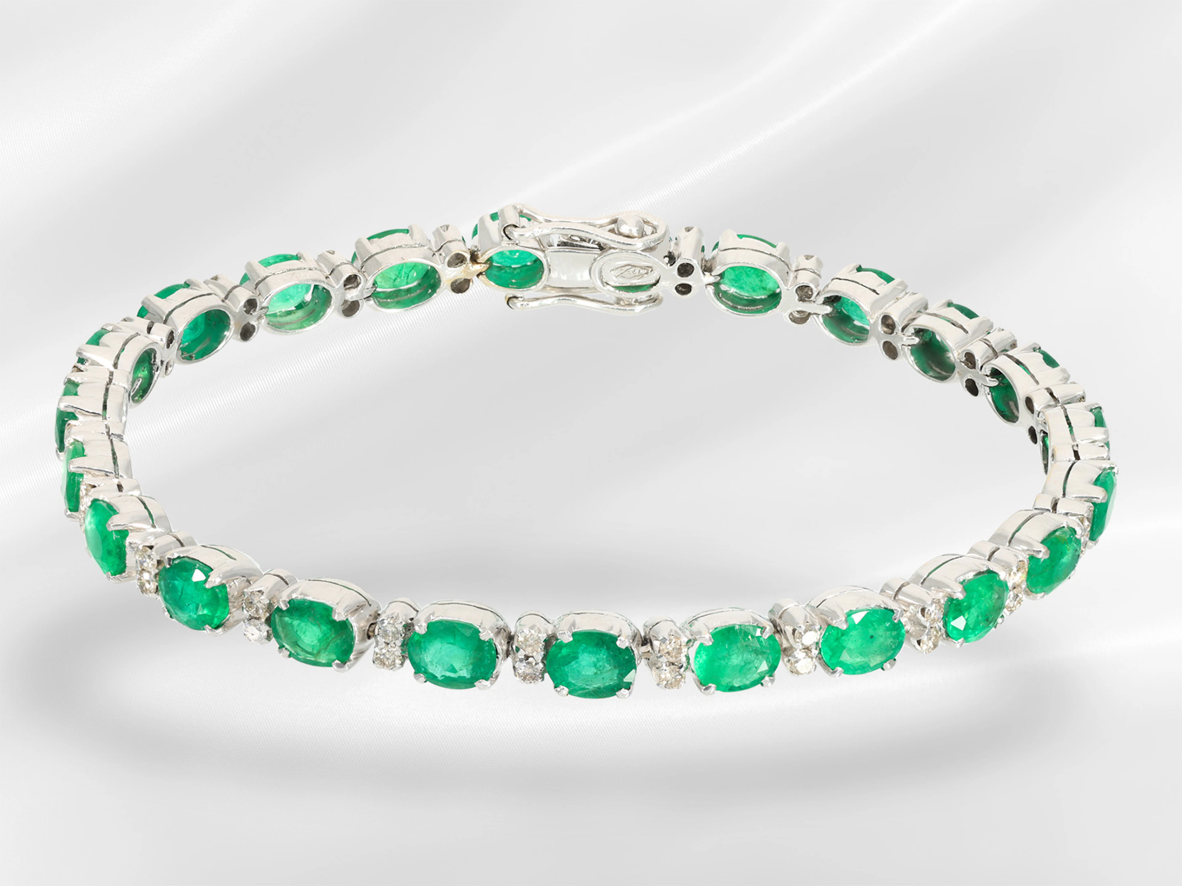 Bracelet: vintage emerald and brilliant-cut diamond goldsmith’s bracelet
