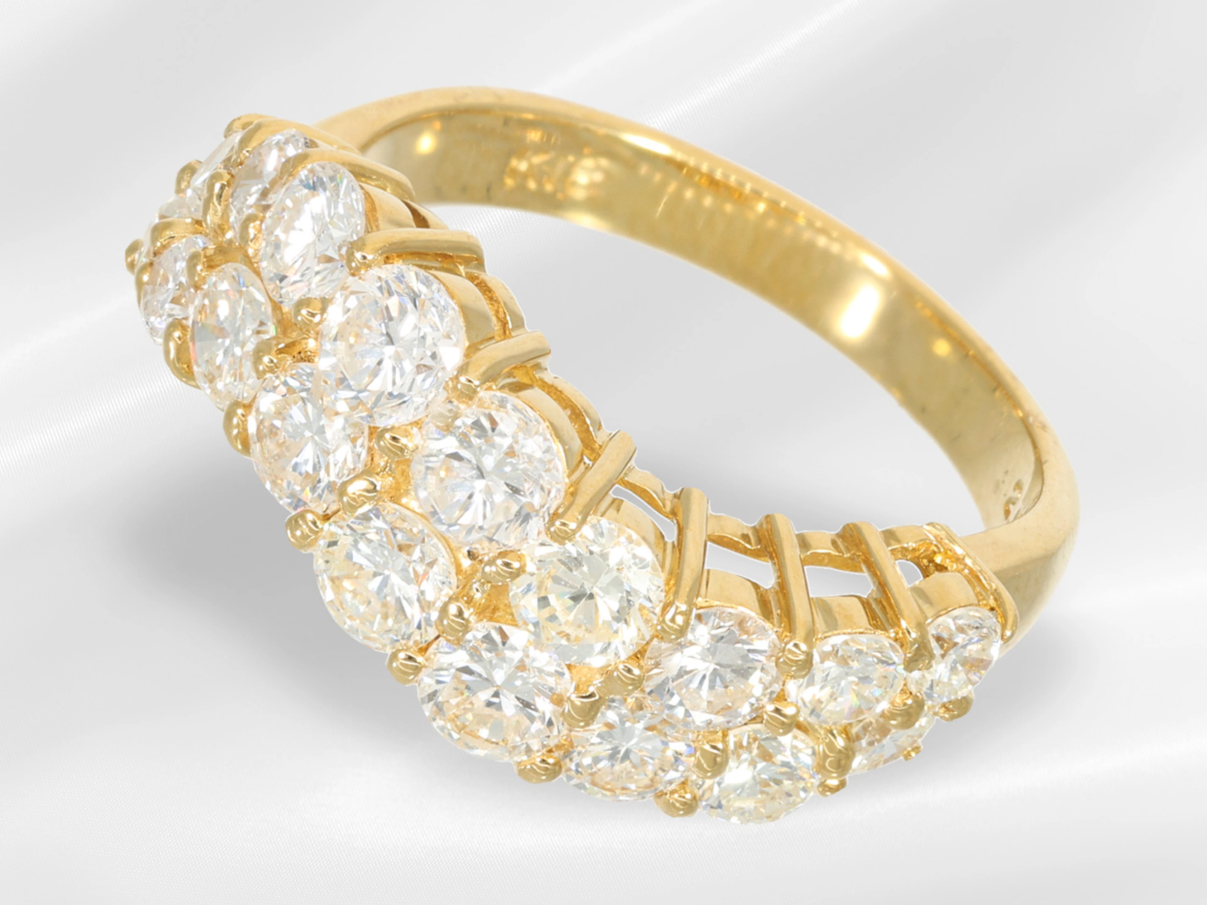 Ring: a very elegant, wavy diamond goldsmith's ring, ca. 2 ct of fine