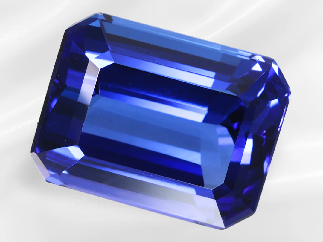 Valuable untreated zoisite-tanzanite weighing 16.96 ct, including IGI report