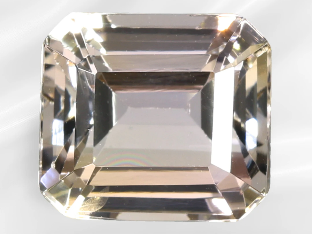 Natural, unheated zoisite/tanzanite, 4.89 ct, including GSI report